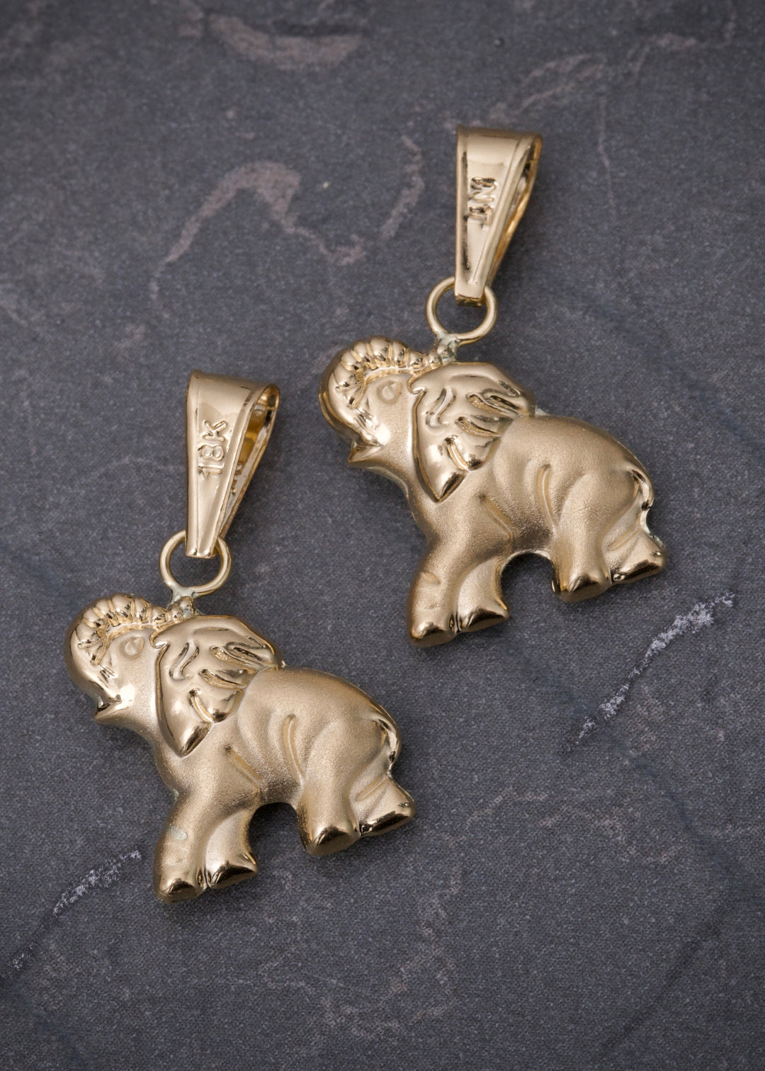 Dije elefante 1gr / Largo 2.4cm — Oro Amarillo