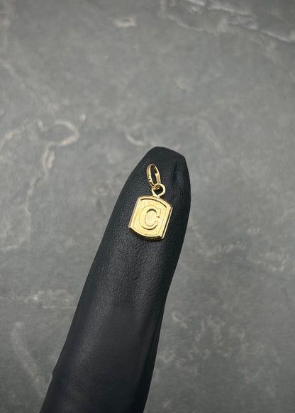 Dije letra C 0.3gr / Largo 1.5cm / Oro Amarillo Nac P