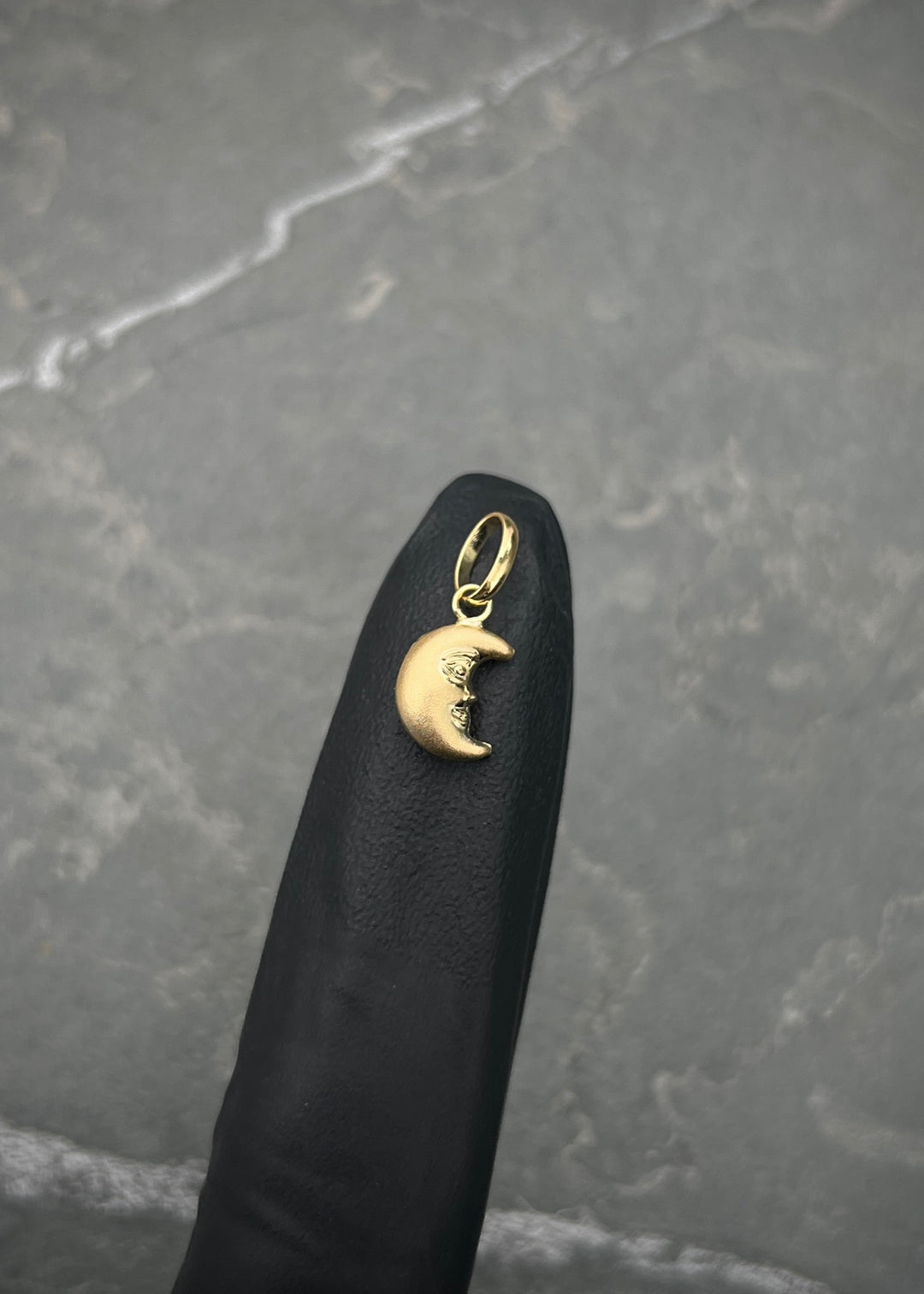 Dije luna 0.35gr / Largo 1.6cm — Oro Amarillo