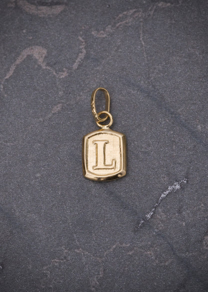 Dije letra L 0.3gr / Largo 1.5cm / Oro Amarillo Nac P