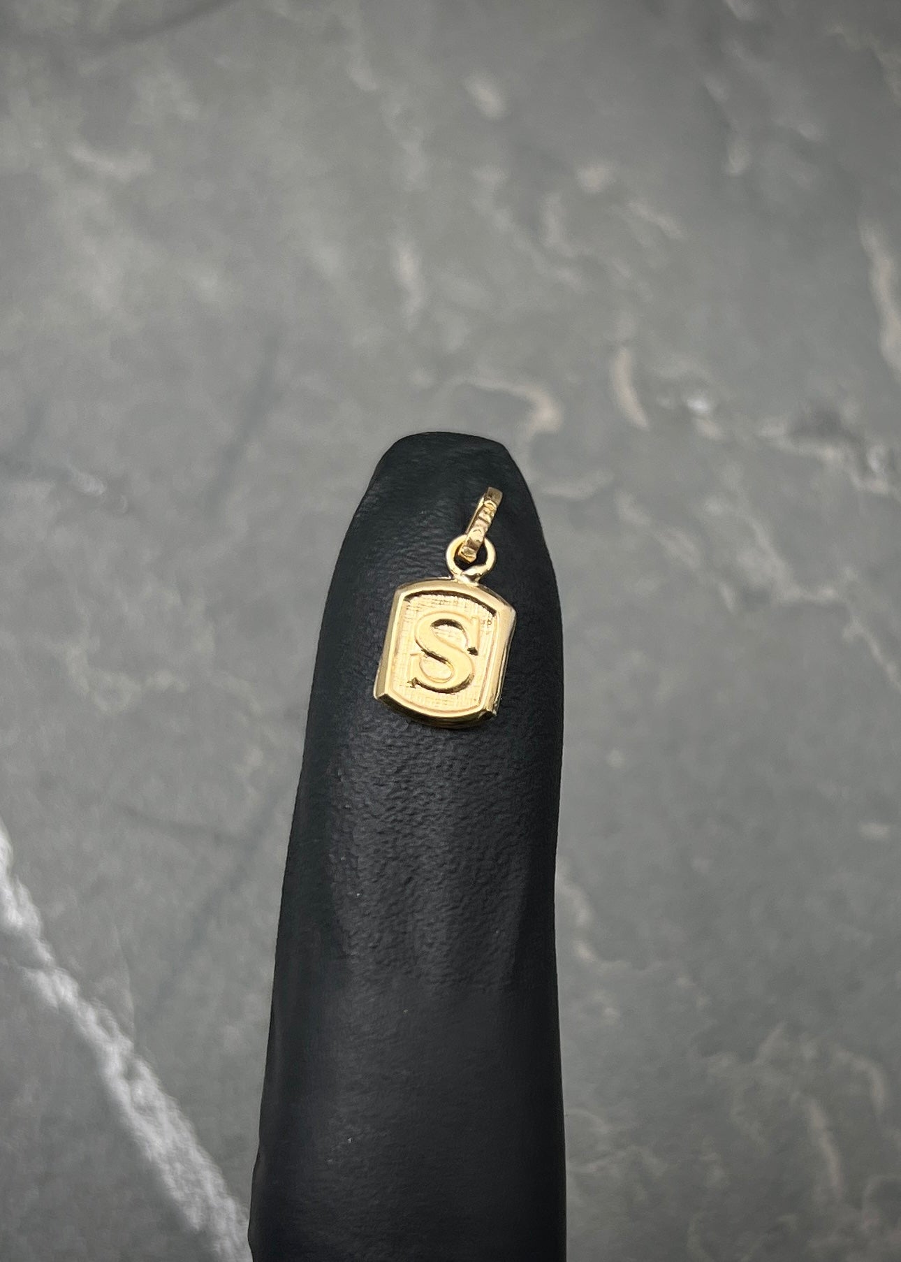 Dije letra S 0.3gr / Largo 1.5cm / Oro Amarillo Nac P