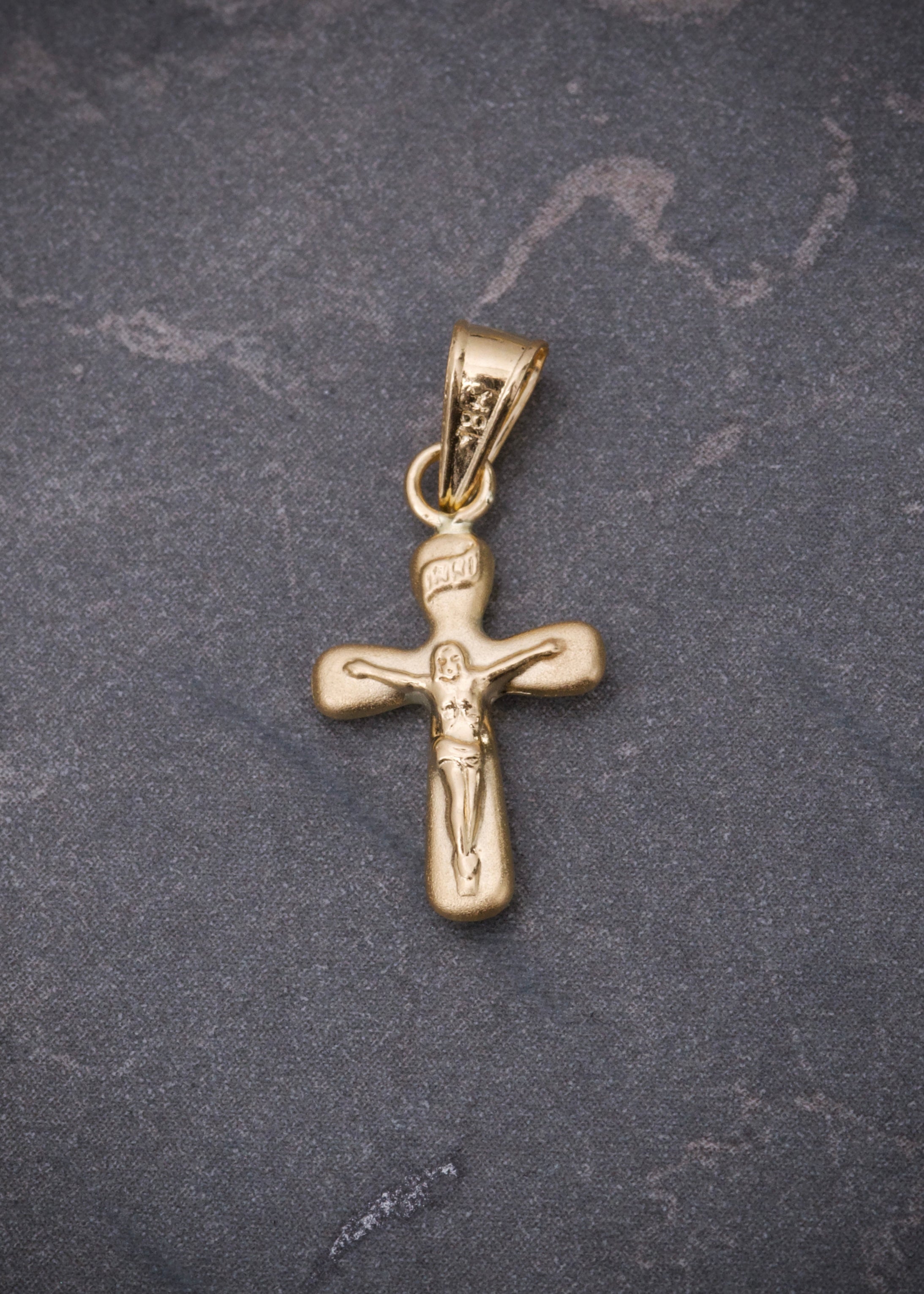 Dije cristo 0.35gr / Largo 2cm / Oro Amarillo Nac P