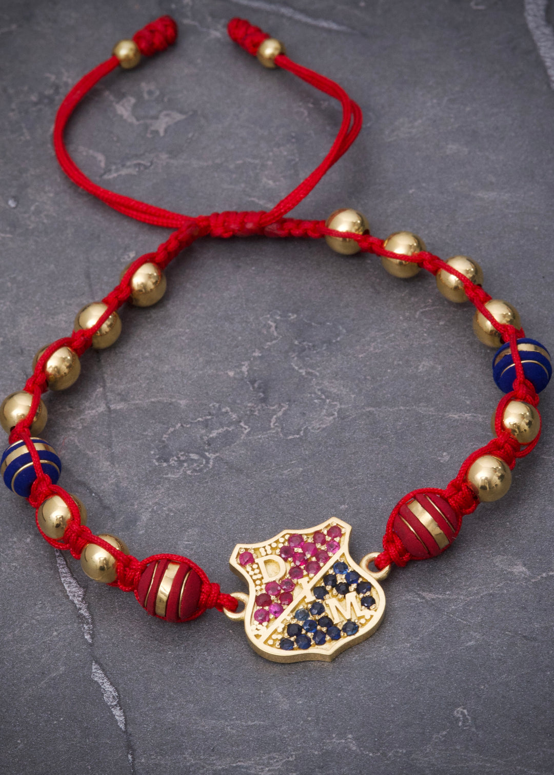 Pulsera en hilo rojo del medellin con 76pts de rubie y 72pts de zafiro 8gr — Oro Amarillo