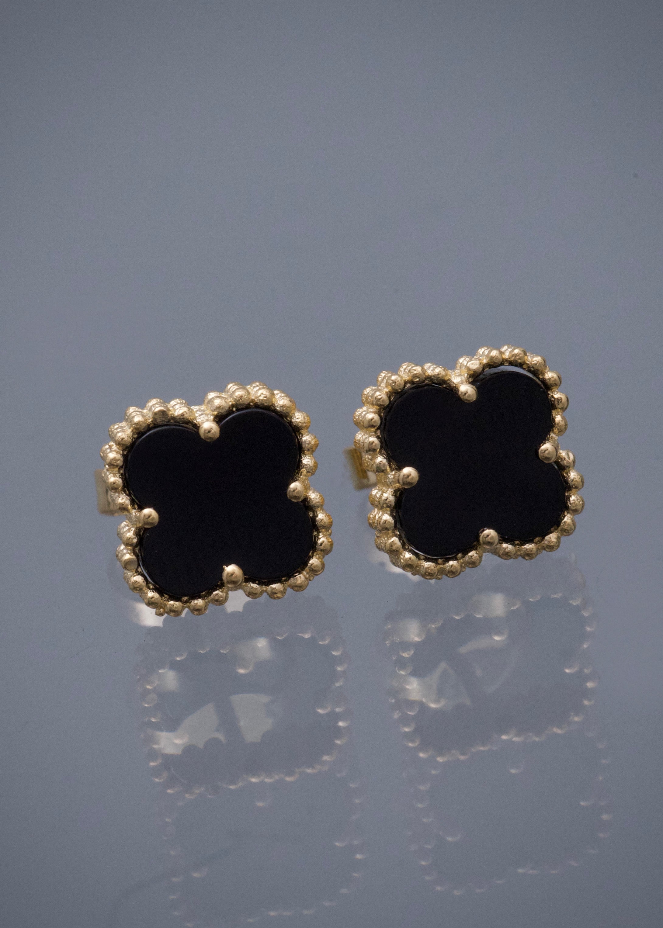 Topos Lucky Clover Piedra Negra 3.1gr / 0.8cm / 8mm — Oro Amarillo