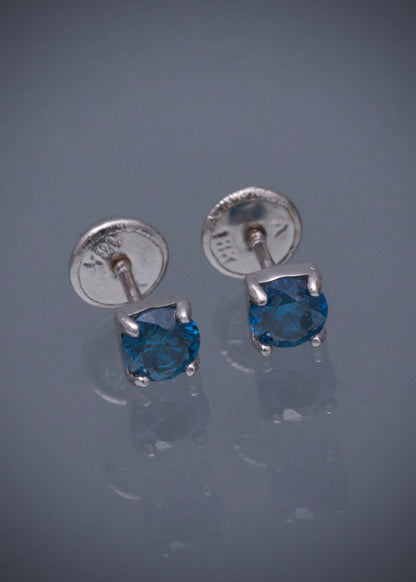 Topos con 60pts de diamante azul 0.75gr / Largo 0.4cm — Oro Blanco