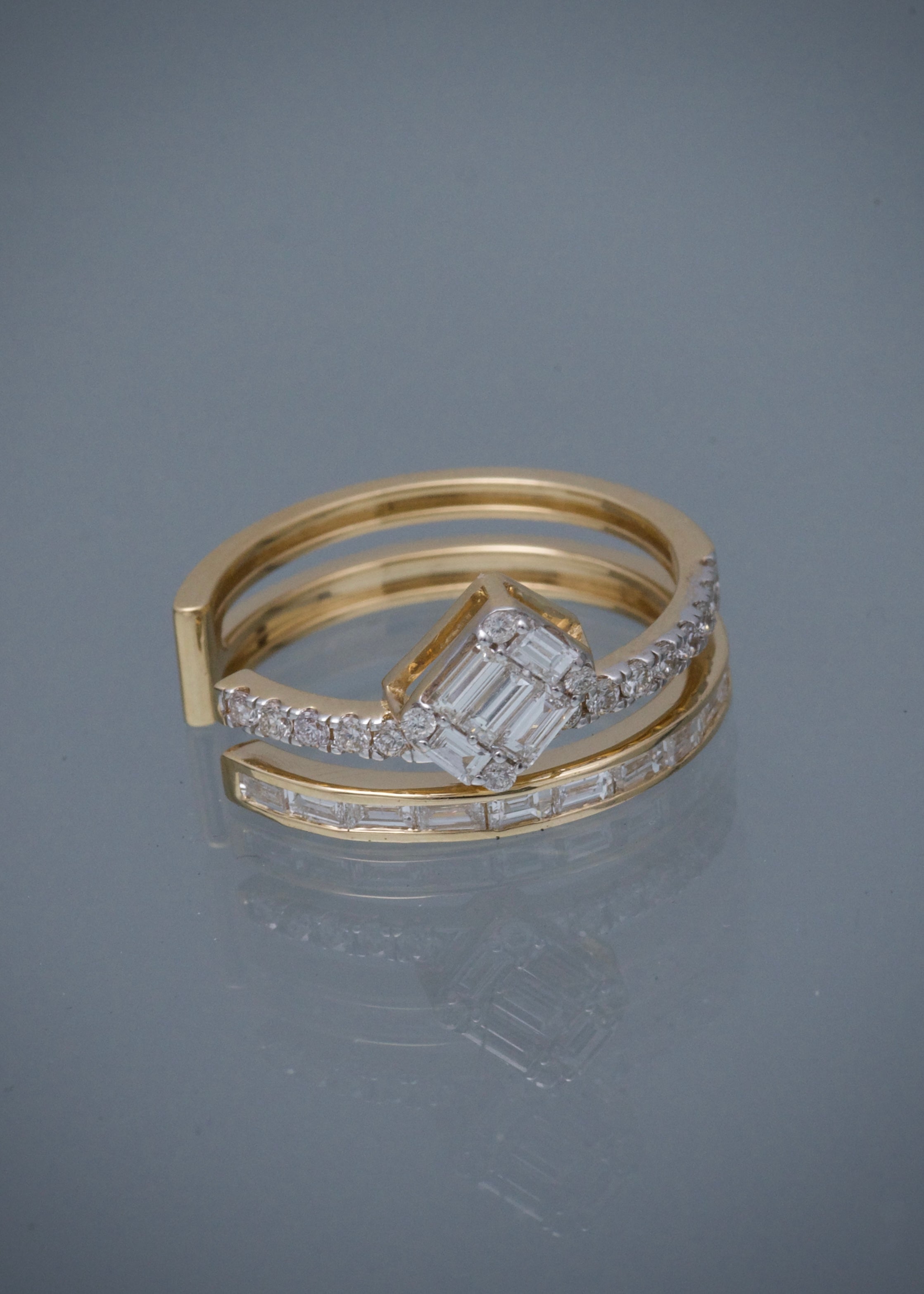 Anillo con 58pts de baguette y 18pts de diamantes 3.85gr / TALLA 6 1/2 / Oro Amarillo (Joya) M