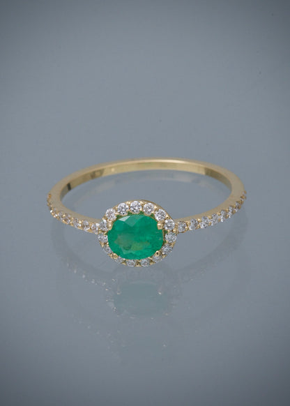 Solitario con 51pts de esmeralda y 28pts de diamantes 2.05gr / TALLA 8 / Oro Amarillo (Joya) M