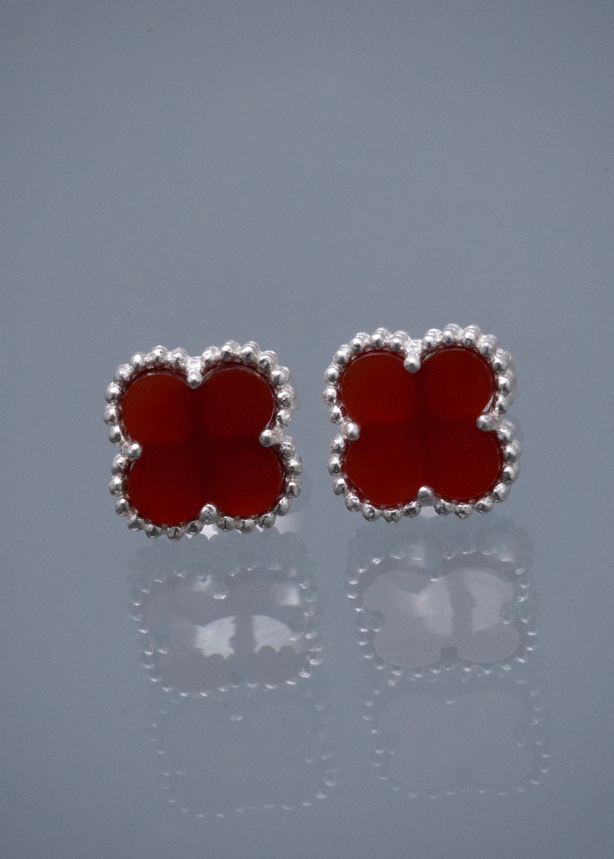 Topos Lucky Clover Piedra Roja 1.9gr / 0.8cm / 8mm — Plata 925