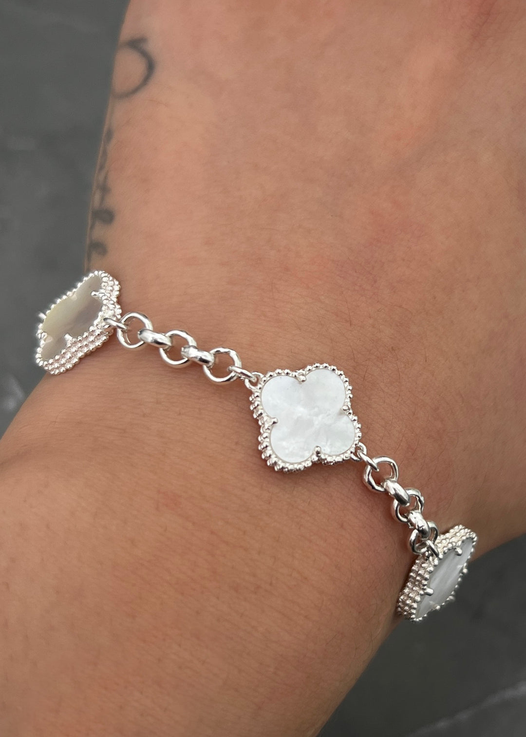 Pulso Lucky Clover Piedra Blanca 8.4gr / 20cm / 14mm — Plata 925
