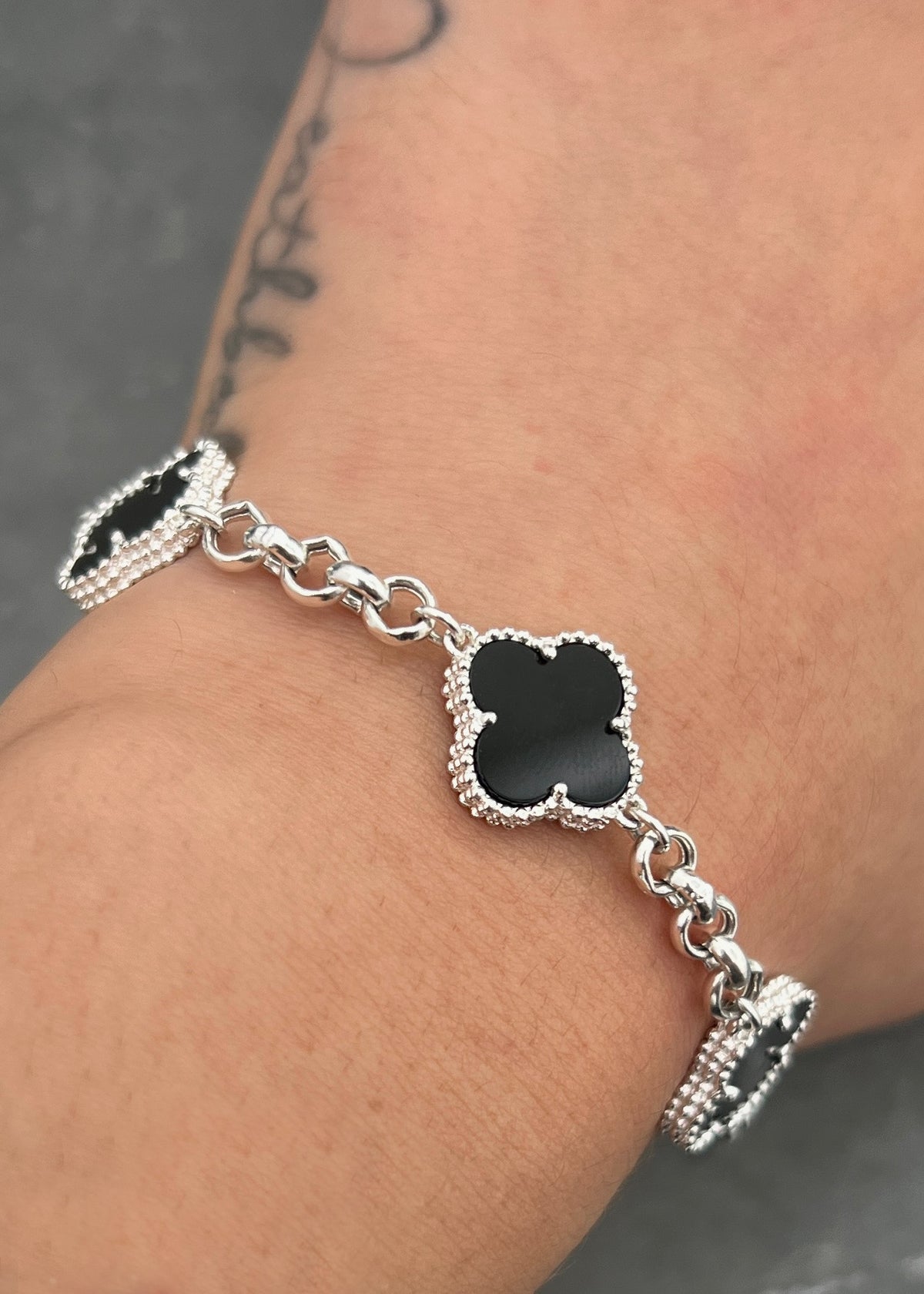 Pulso Lucky Clover Piedra Negra 8.15gr / 20cm / 14mm — Plata 925