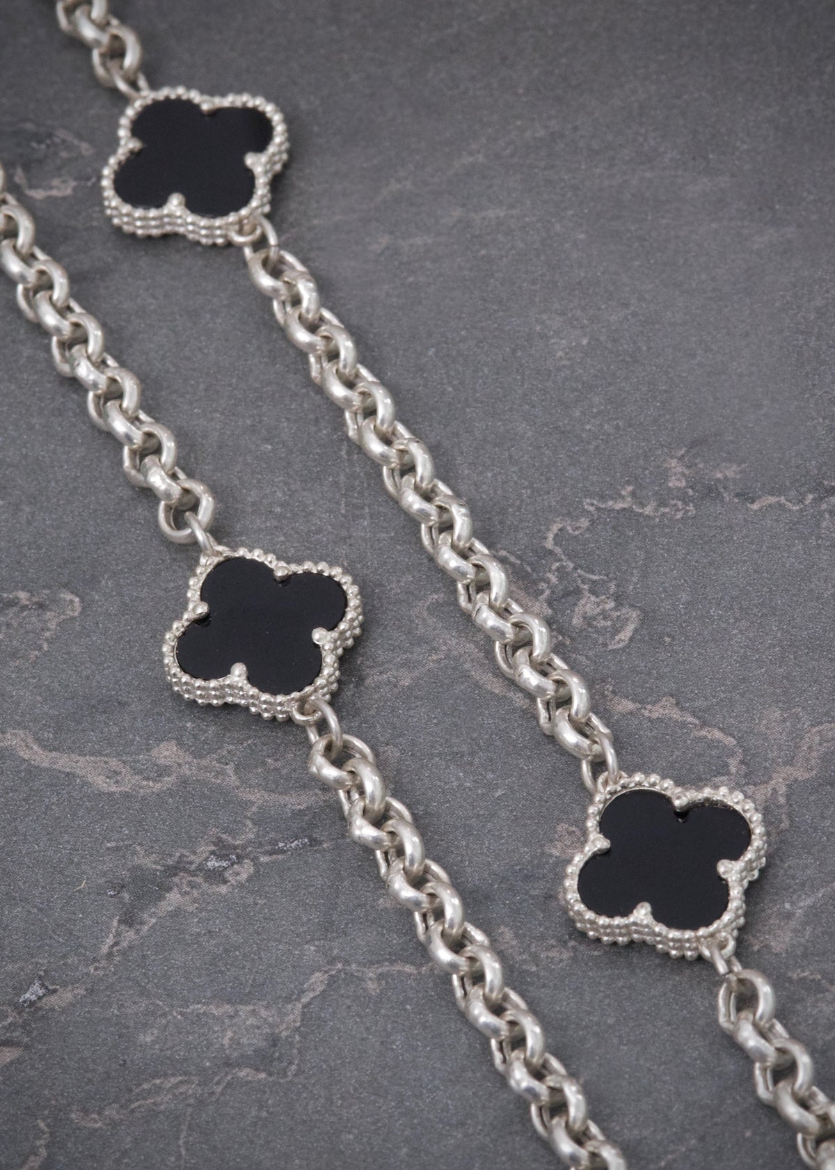 Cadena Lucky Clover Piedra Negra 13.55gr / 50cm / 4.5mm — Plata 925