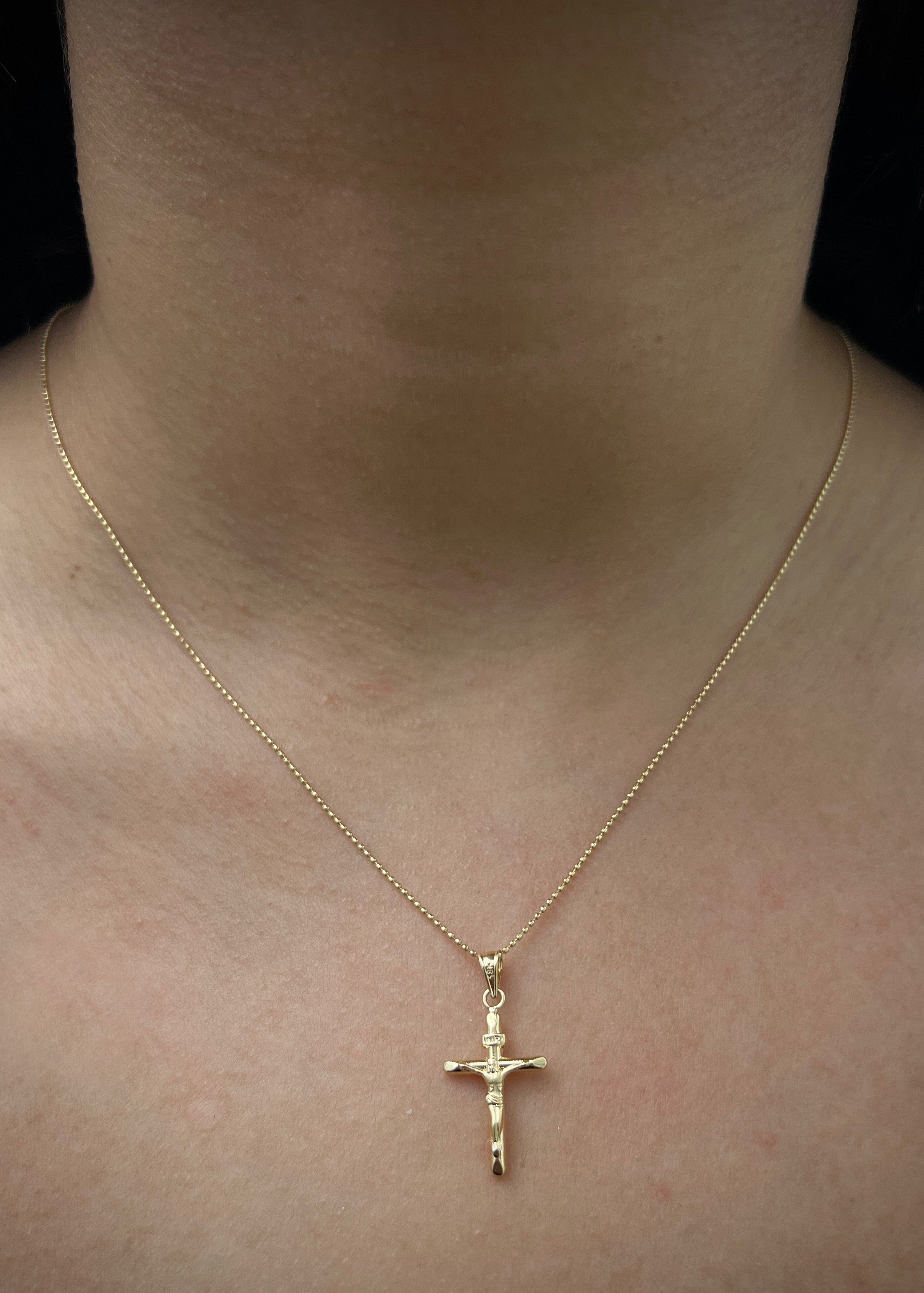 Dije cristo 0.7gr / Largo 2.7cm / Oro Amarillo Nac P