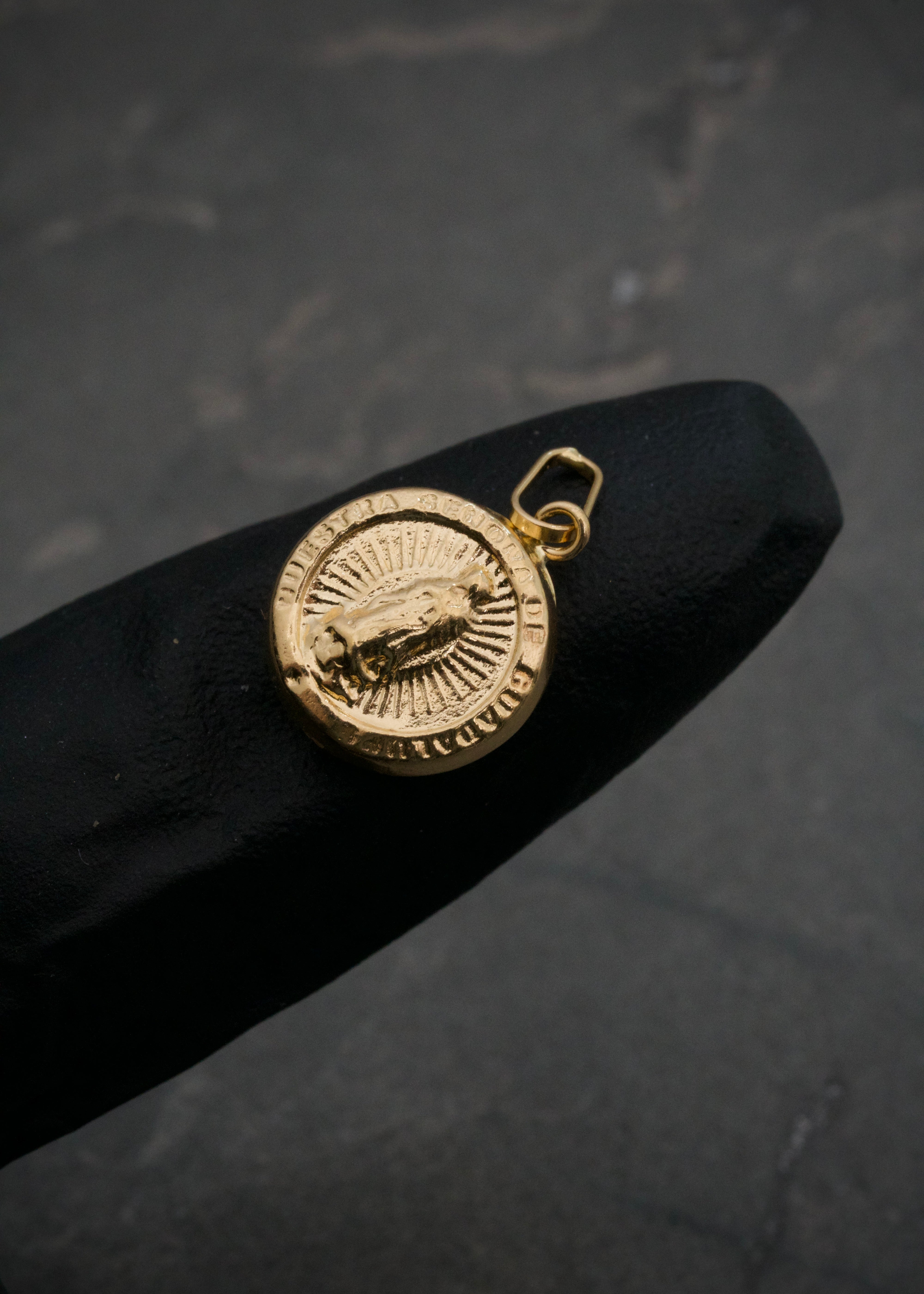 Dije virgen de guadalupe 0.8gr / Largo 1.7cm / Oro Amarillo Nac B