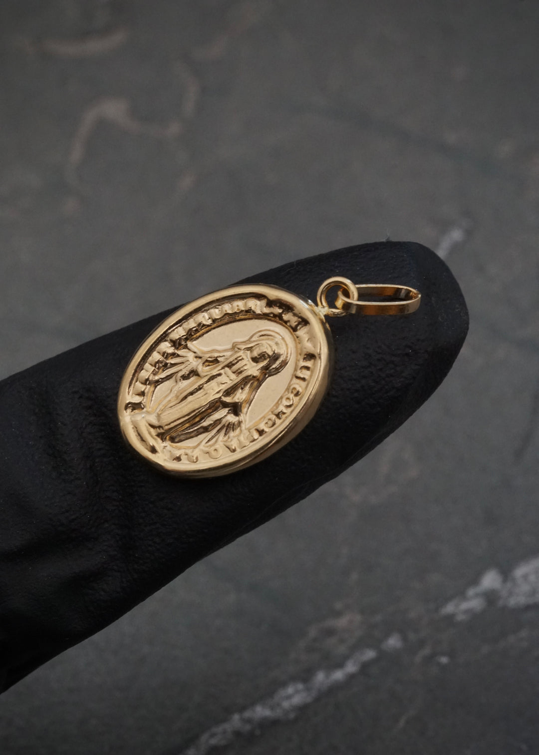 Dije virgen de la milagrosa 0.7gr / Largo 2.2cm — Oro Amarillo