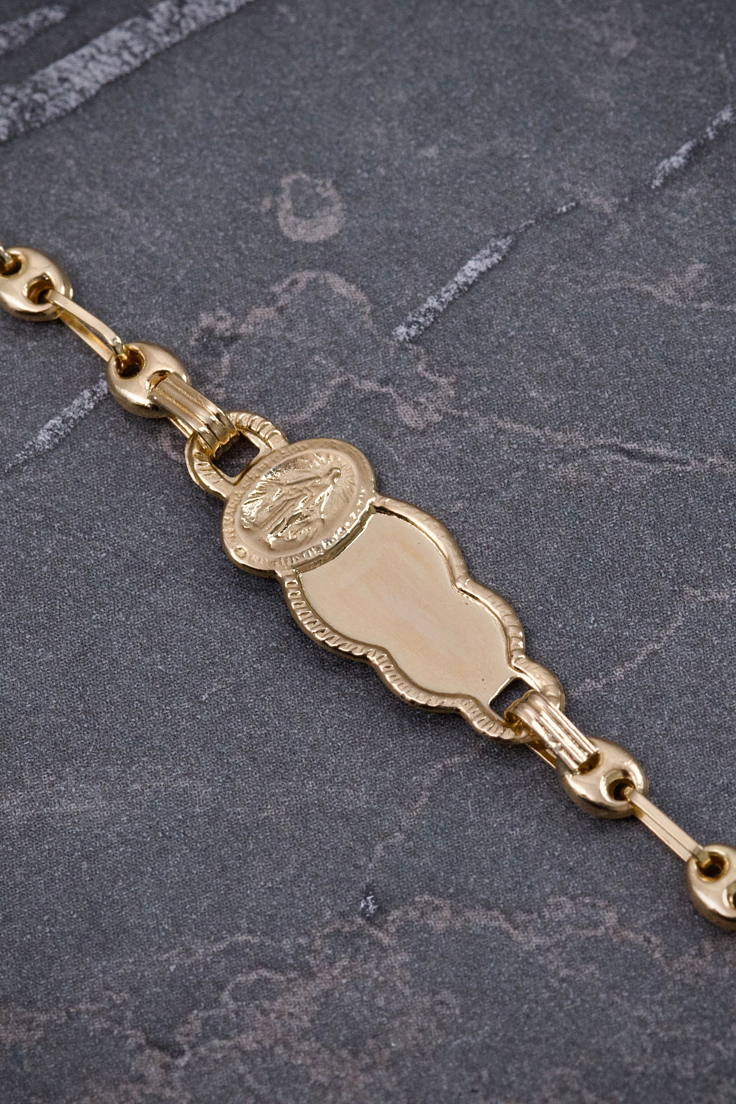 Pulso bebe con placa virgen de la milagrosa 1.8gr / Largo 15cm — Oro Amarillo
