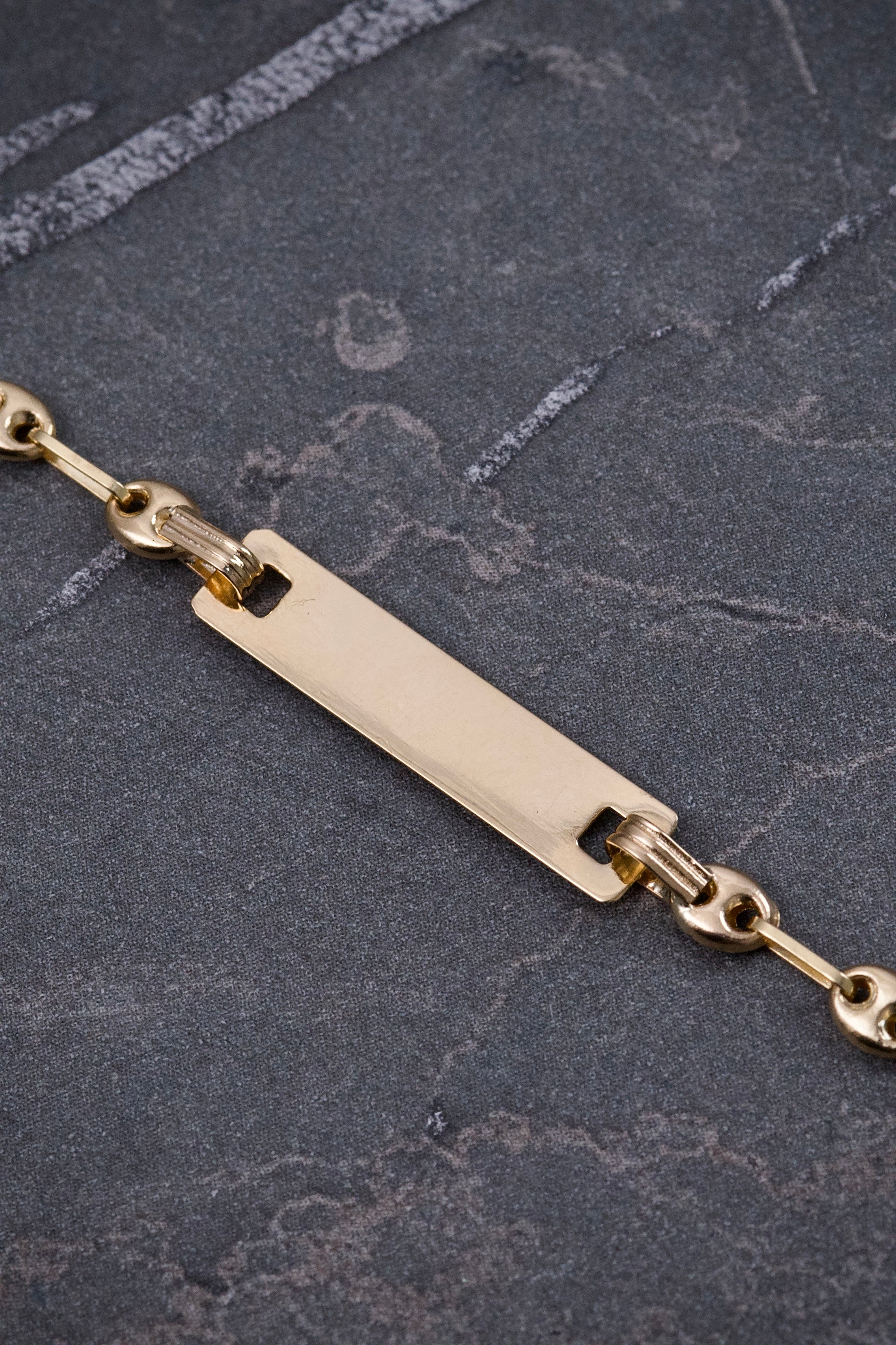 Pulso bebe con placa 1.7gr / Largo 15cm — Oro Amarillo