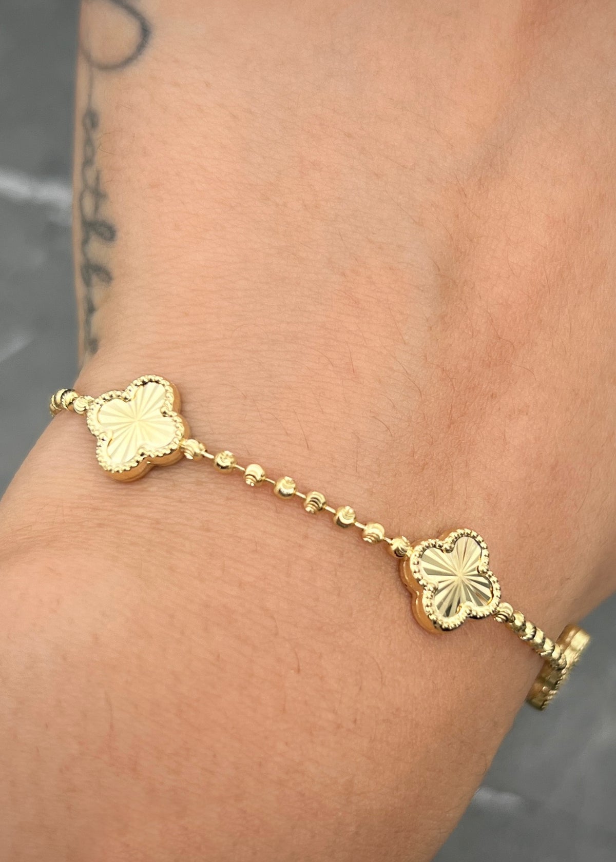 Pulso Lucky Clover Diamantado 5.1gr / 18cm / 10mm — Oro Amarillo