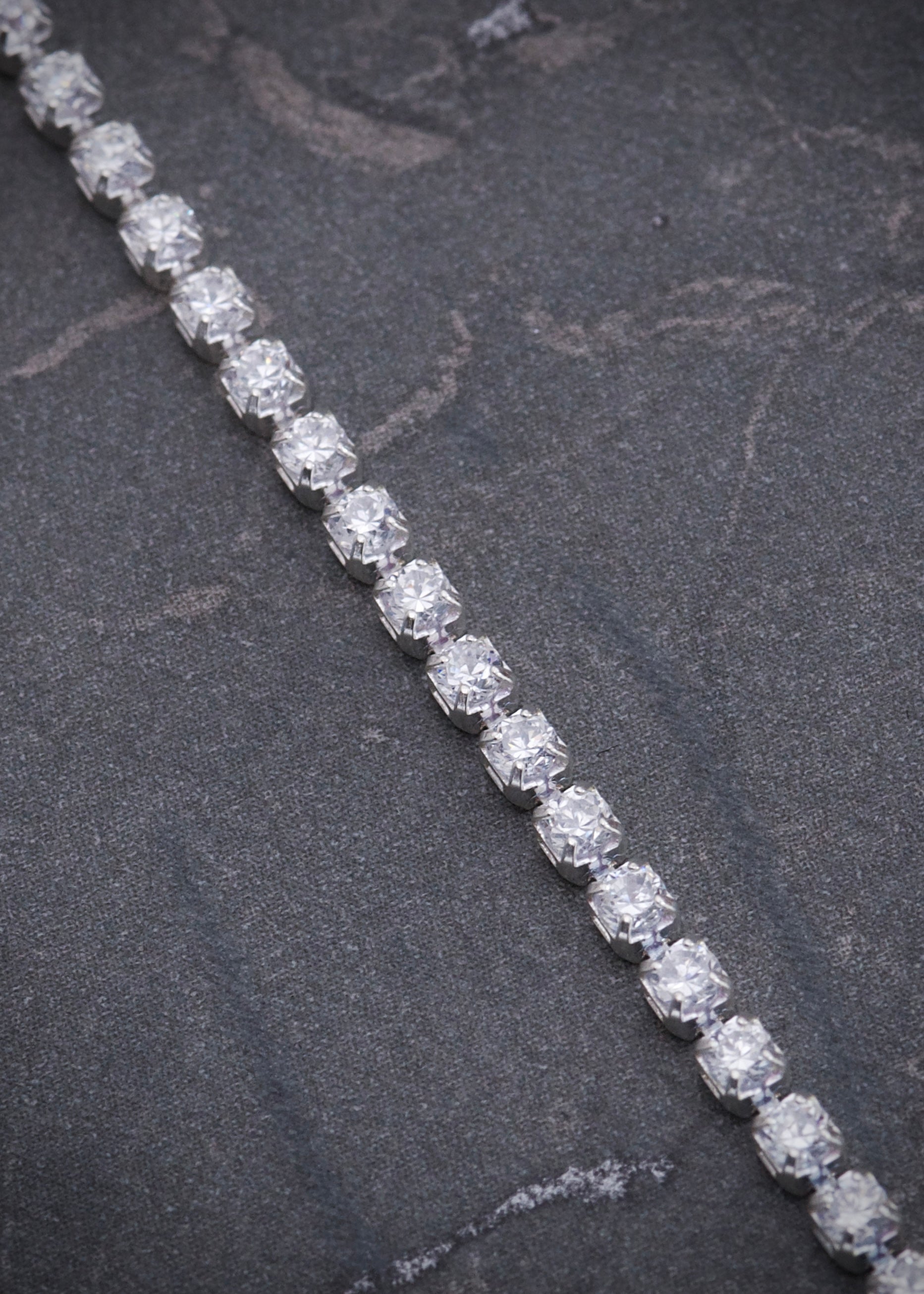 Pulso tenis con swarovski blanco 2.95gr / Largo 17cm / Plata B