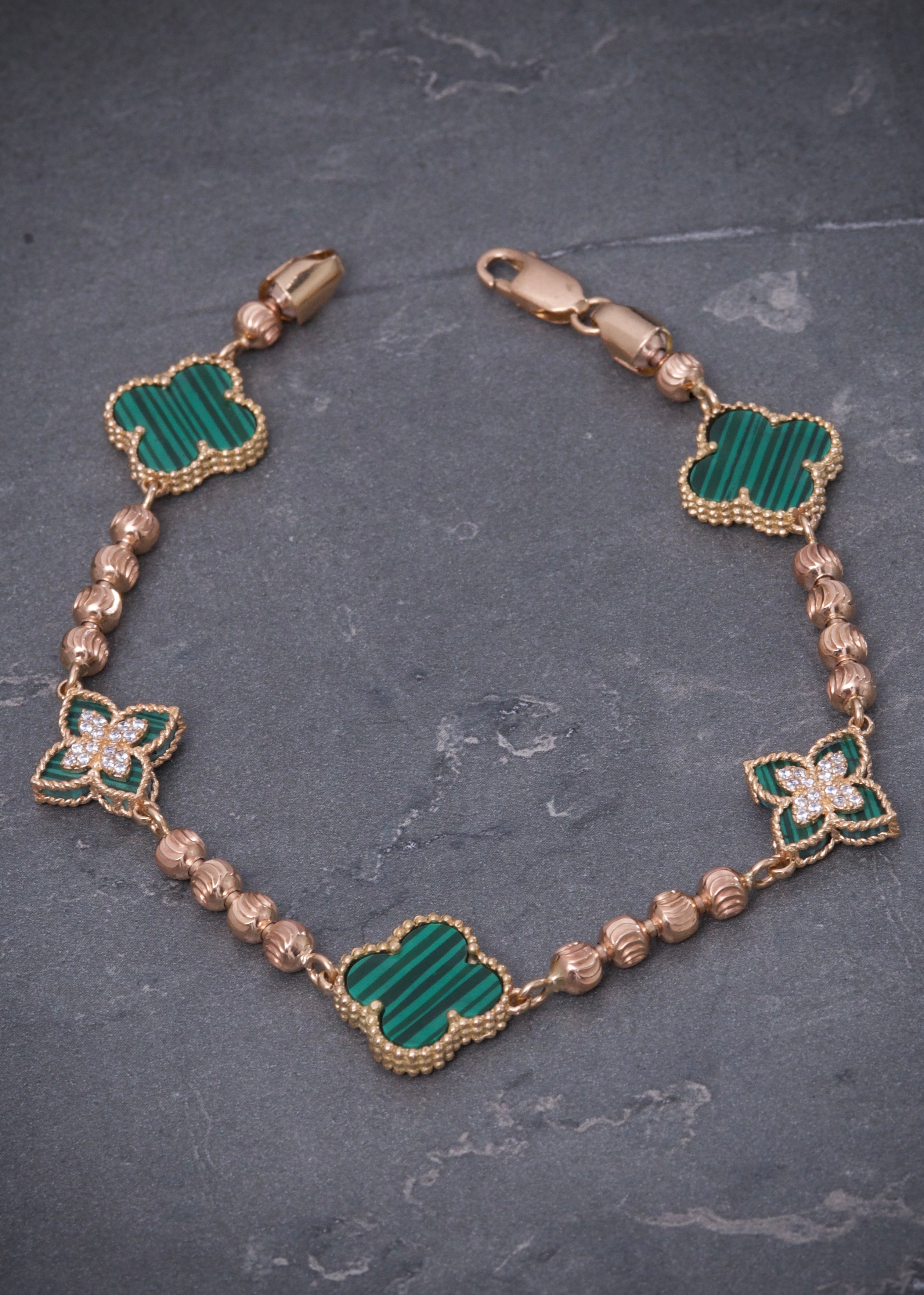 Pulso lucky clover piedra verde con swarovski blanco 11.95gr / Largo 20.5cm / Oro Rosado Nac M