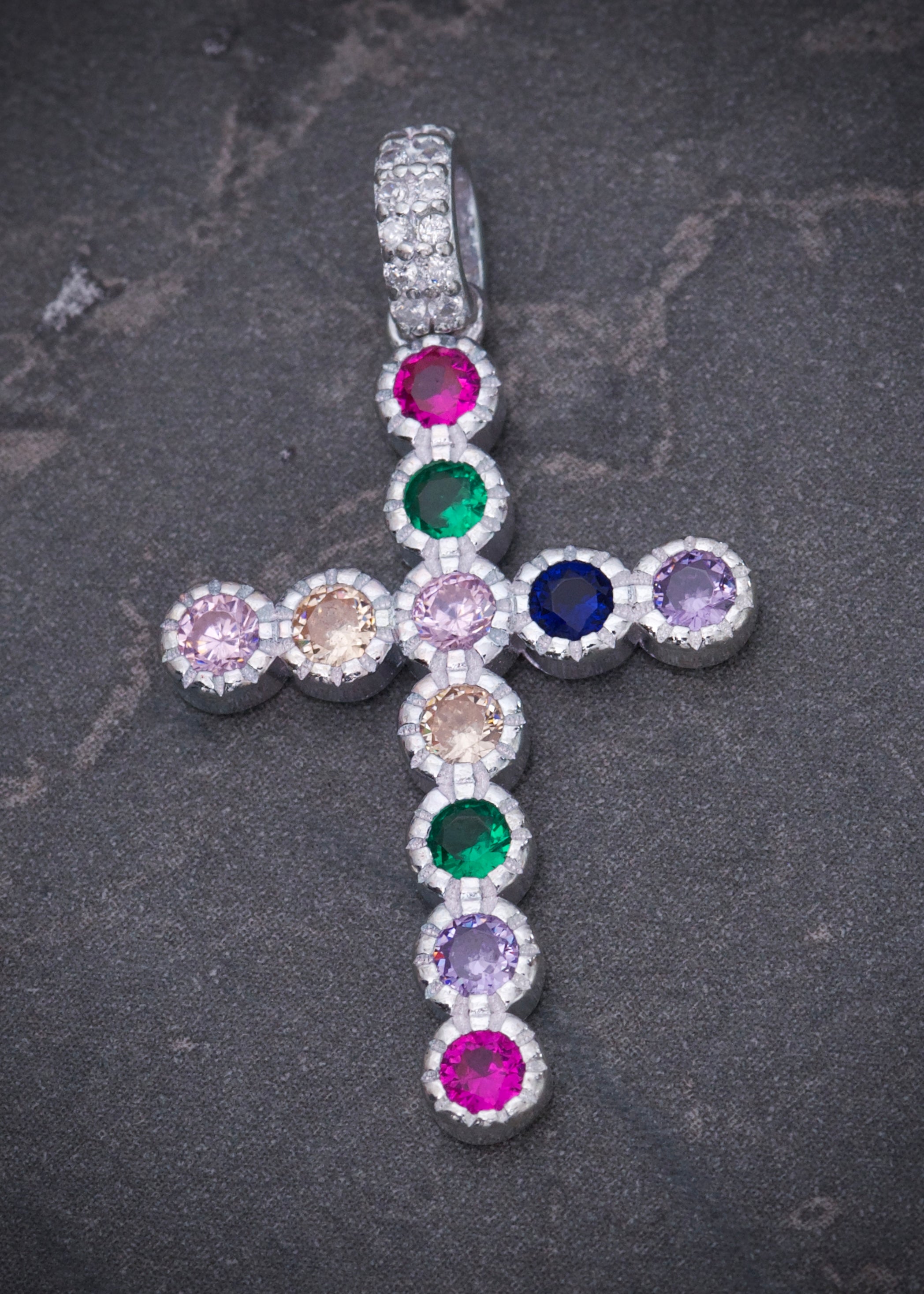 Dije cruz con swarovski multicolor 2.1gr / Largo 3cm / Plata P