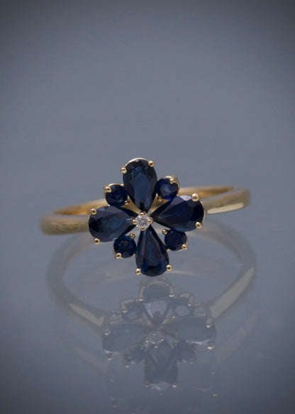Anillo flor con 144pts de zafiro y 3pts de diamante 2.4gr / TALLA 6 1/4 / Oro Amarillo (Joya) P