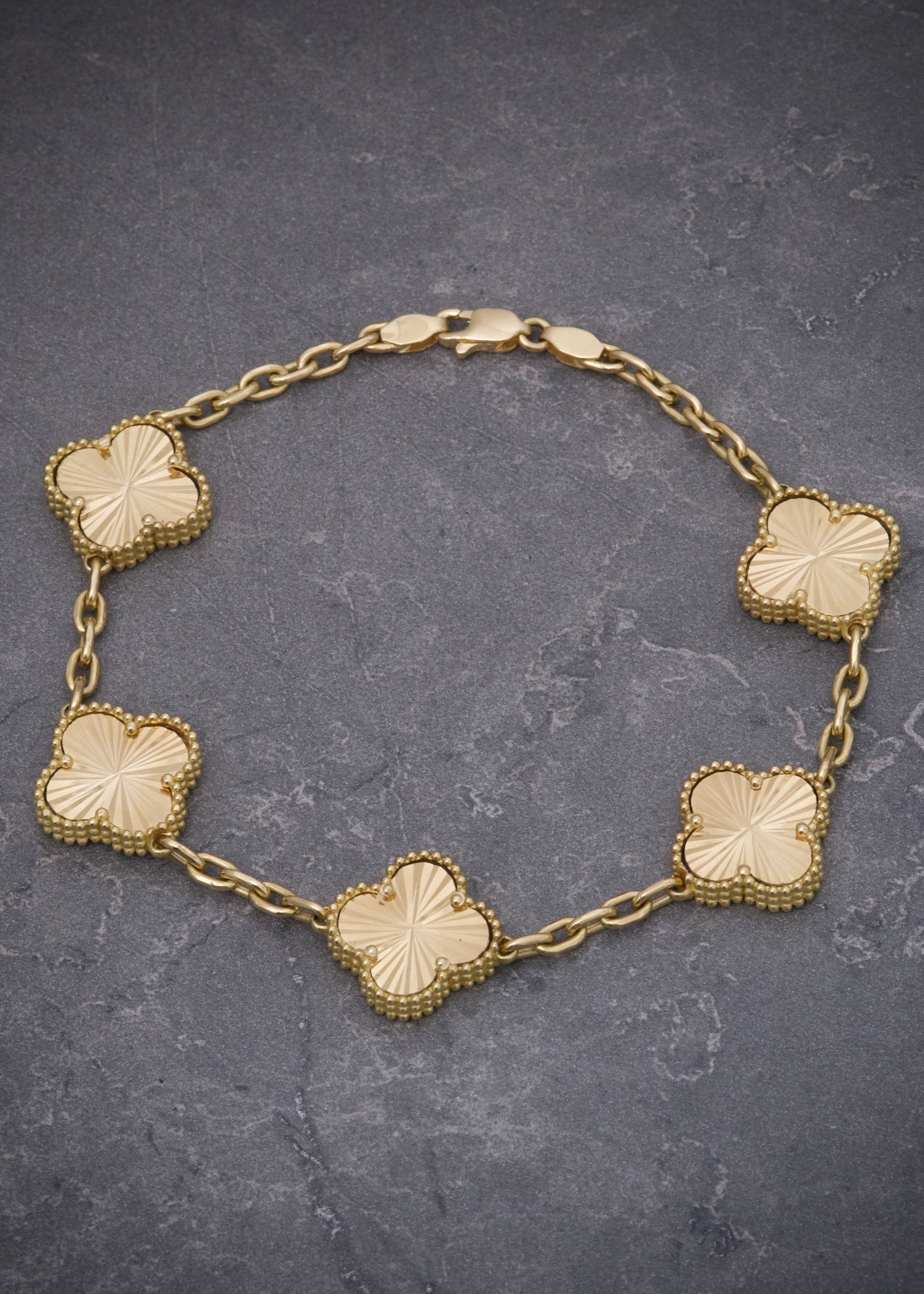 Pulso lucky clover diamantado 16.9gr / Largo 19cm / Oro Amarillo Nac B