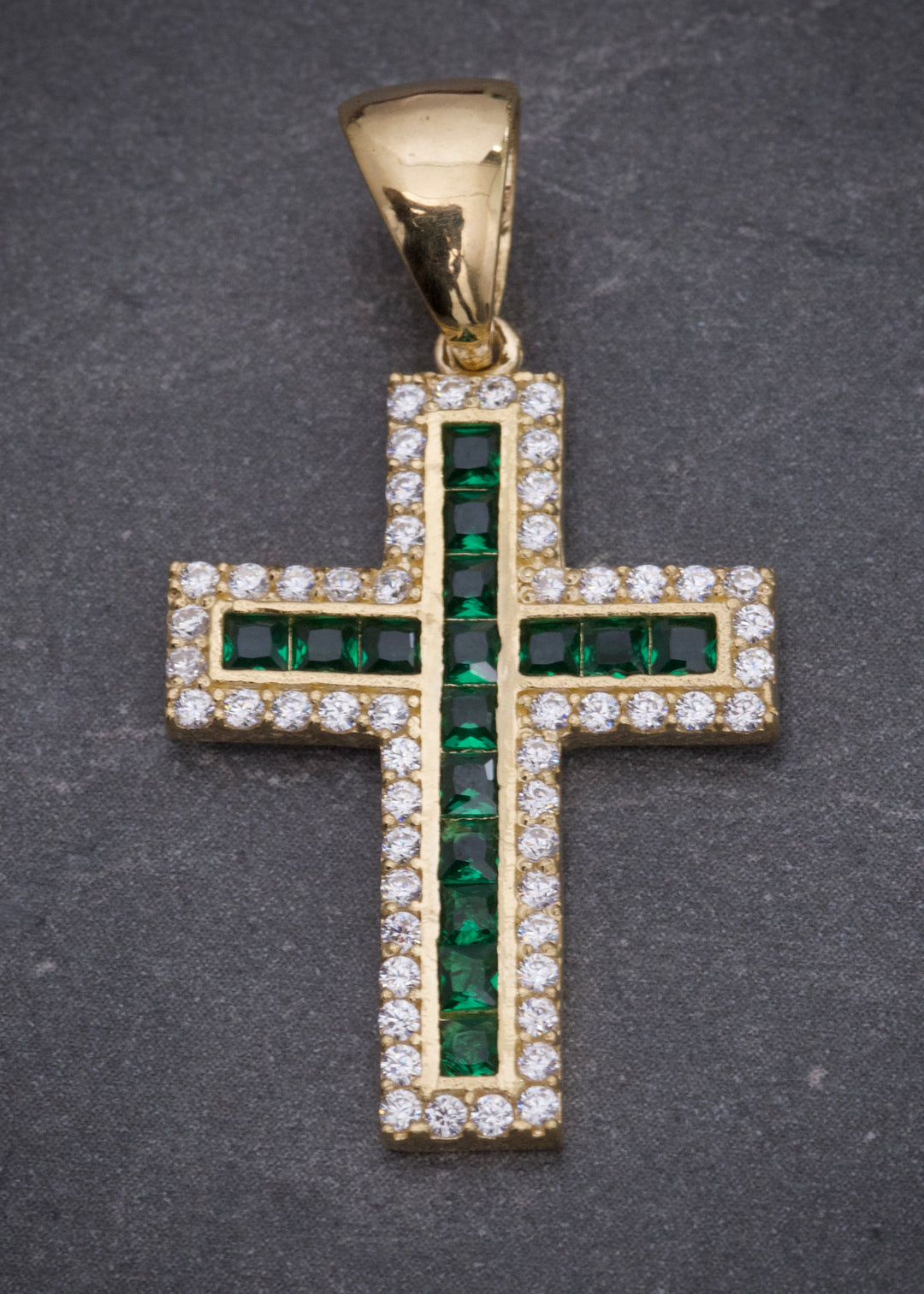 Dije cruz con swarovski verde y blanco 3.1gr / Largo 3.4cm — Oro Amarillo