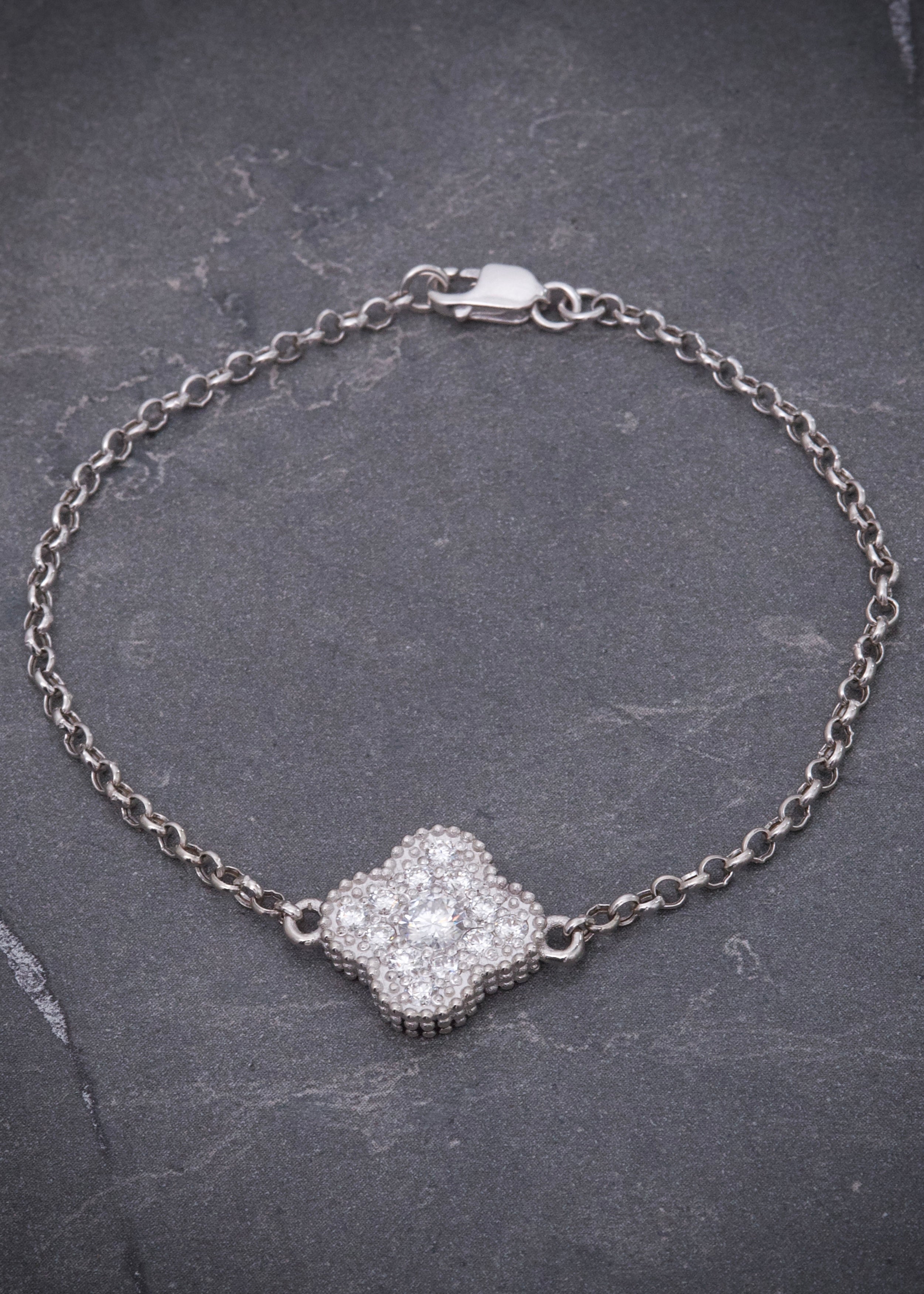 Pulso lucky clover con 65pts de moissanita 3.2gr / Largo 16cm / Oro Blanco (Joya) M