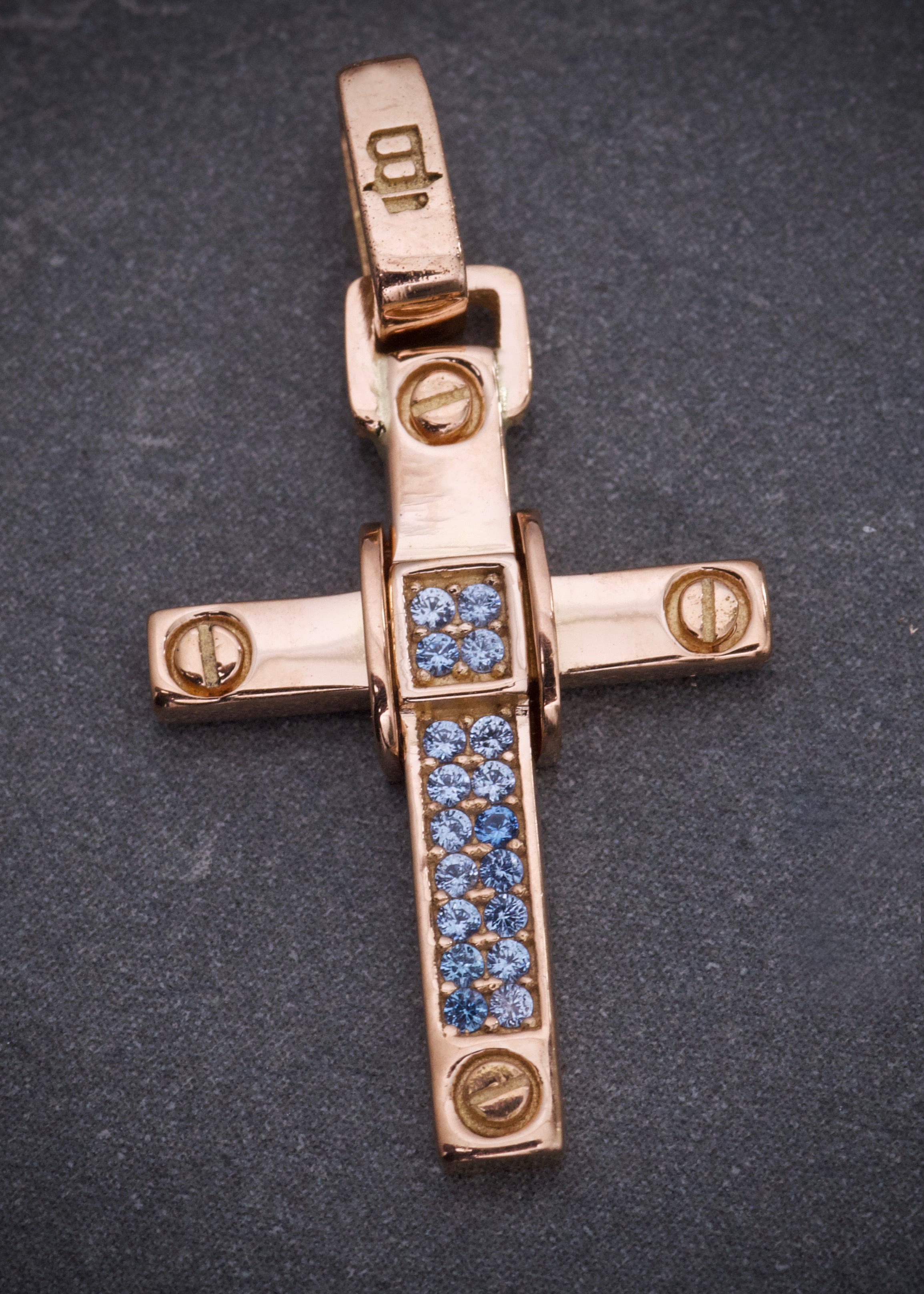 Dije cruz con swarovski azul 1.8gr / Largo 2.5cm — Oro Rosado