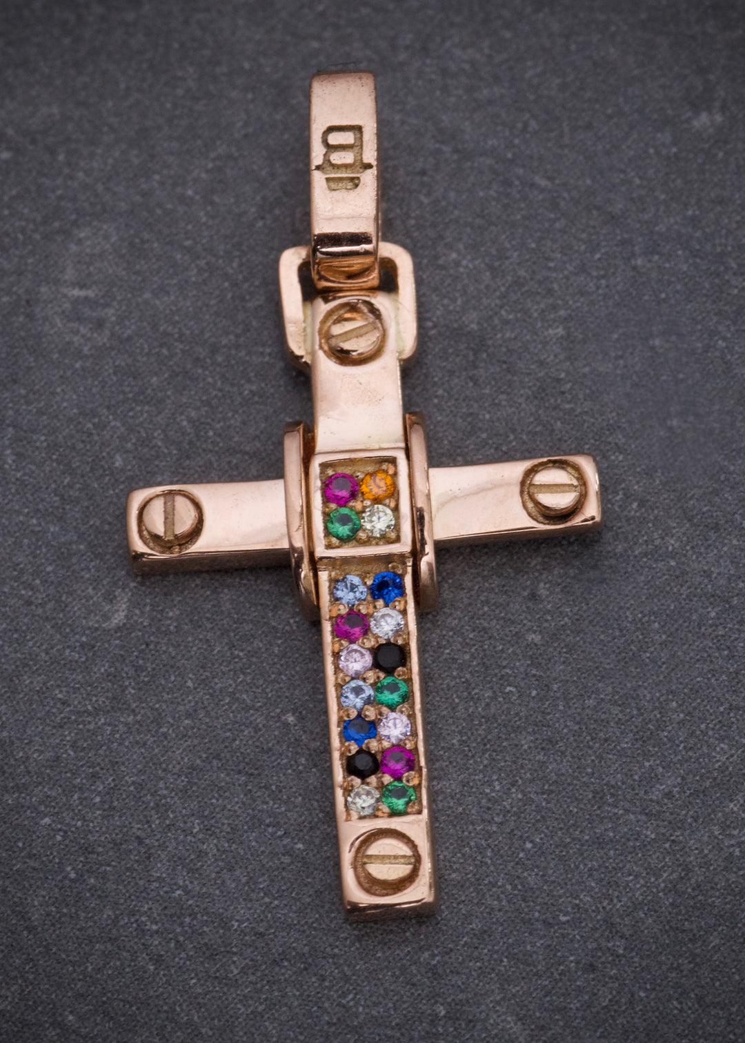 Dije cruz con swarovski multicolor 1.55gr / Largo 2.5cm — Oro Rosado