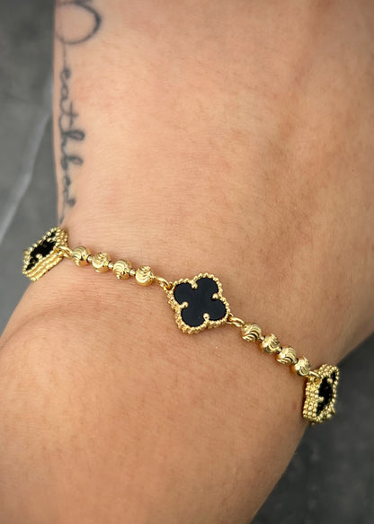 Pulso lucky clover piedra negra 7.8gr / Largo 17.5cm / Oro Amarillo Nac M