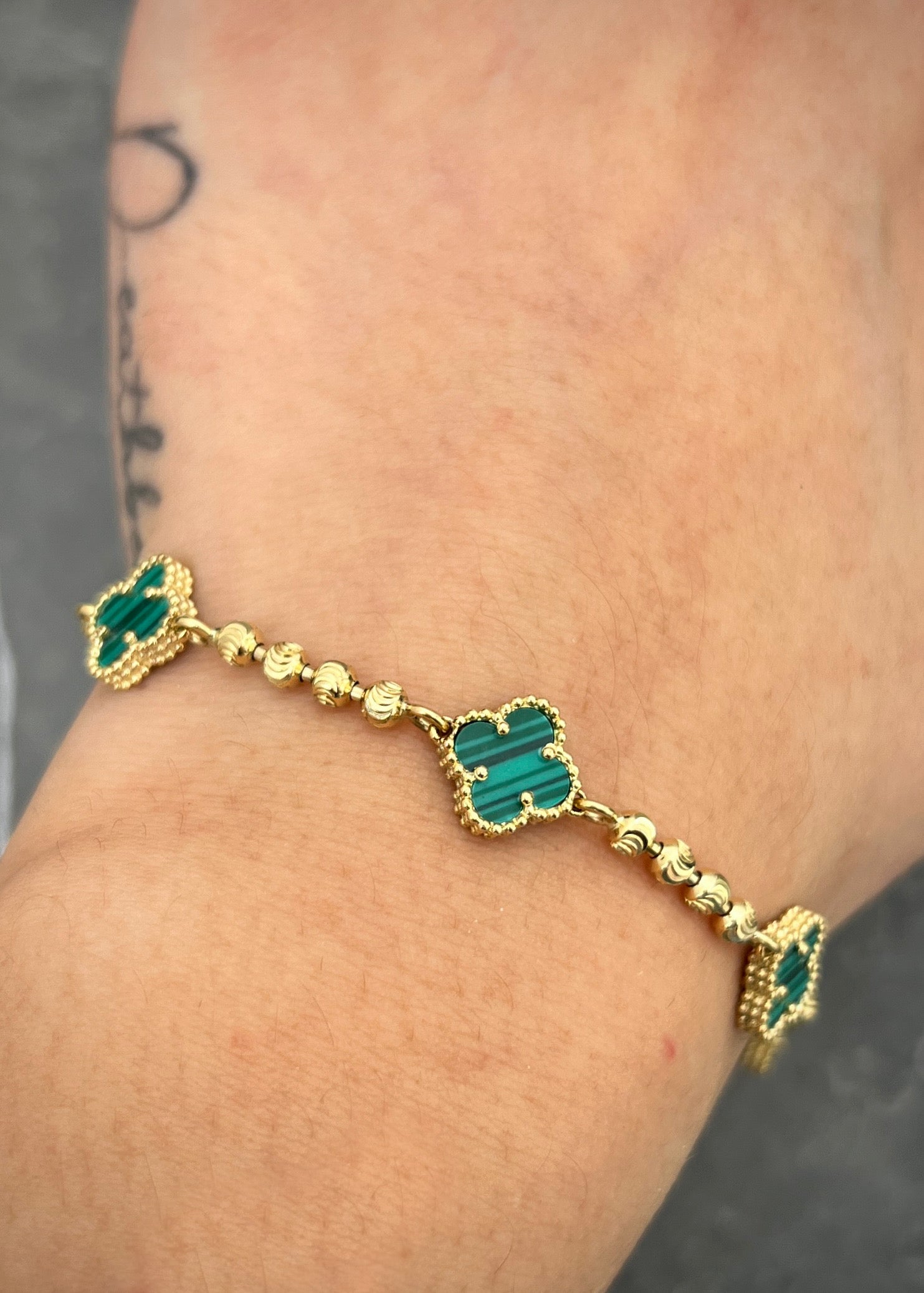 Pulso lucky clover piedra verde 7.6gr / Largo  17.5cm / Oro Amarillo Nac B