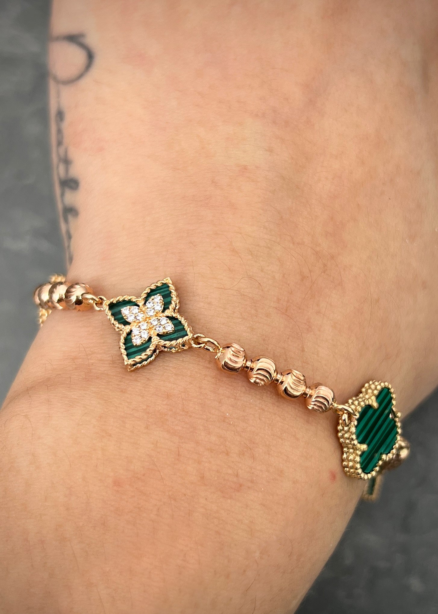 Pulso lucky clover piedra verde con swarovski blanco 11.95gr / Largo 20.5cm / Oro Rosado Nac M