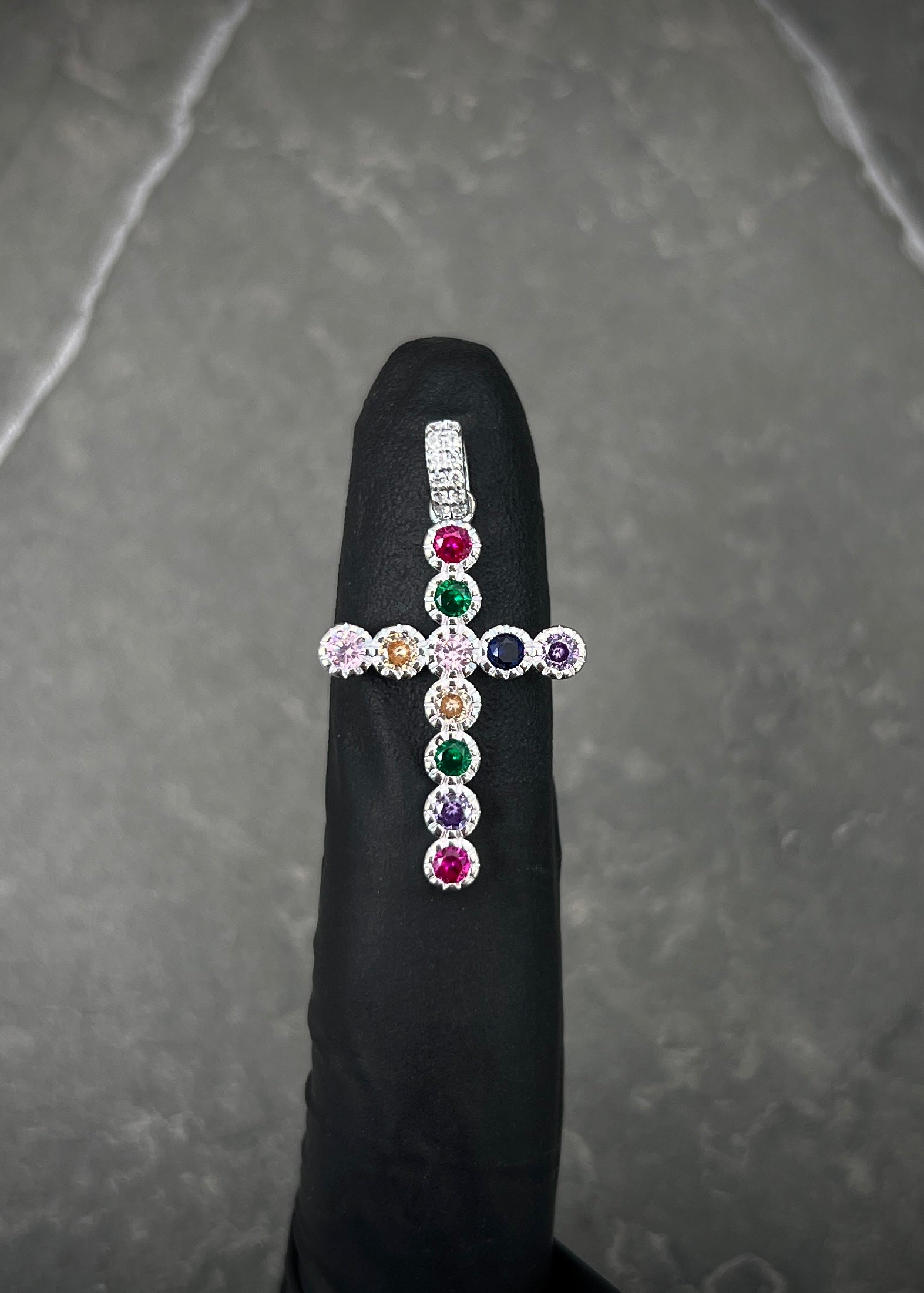 Dije cruz con swarovski multicolor 2.1gr / Largo 3cm / Plata P