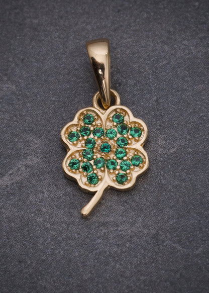 Dije trebol con swarovski verde 1.05gr / Largo 1.6cm / Oro Amarillo Nac*