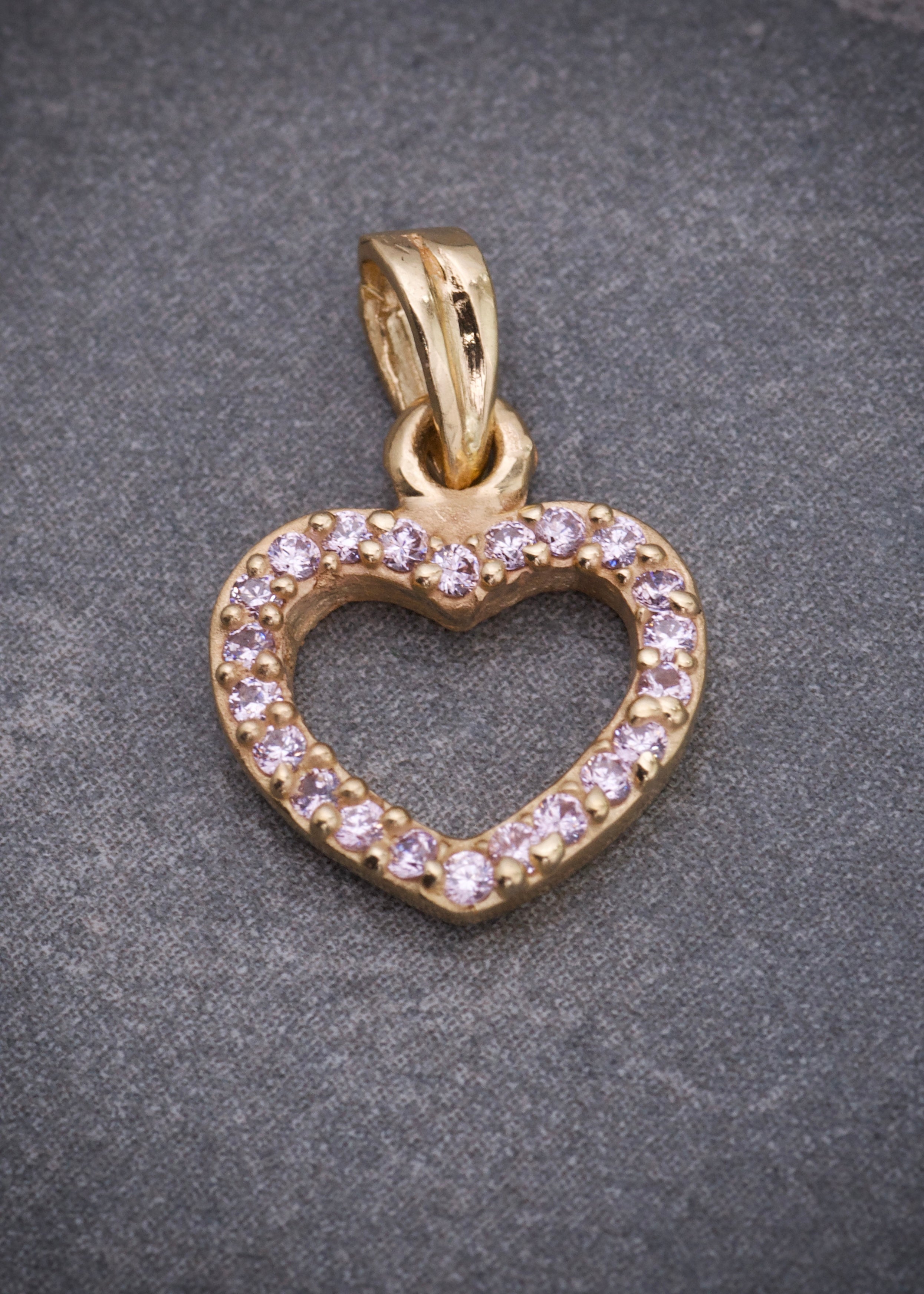 Dije corazon con swarovski rosa 0.95gr / Largo 1.5cm / Oro Amarillo Nac B