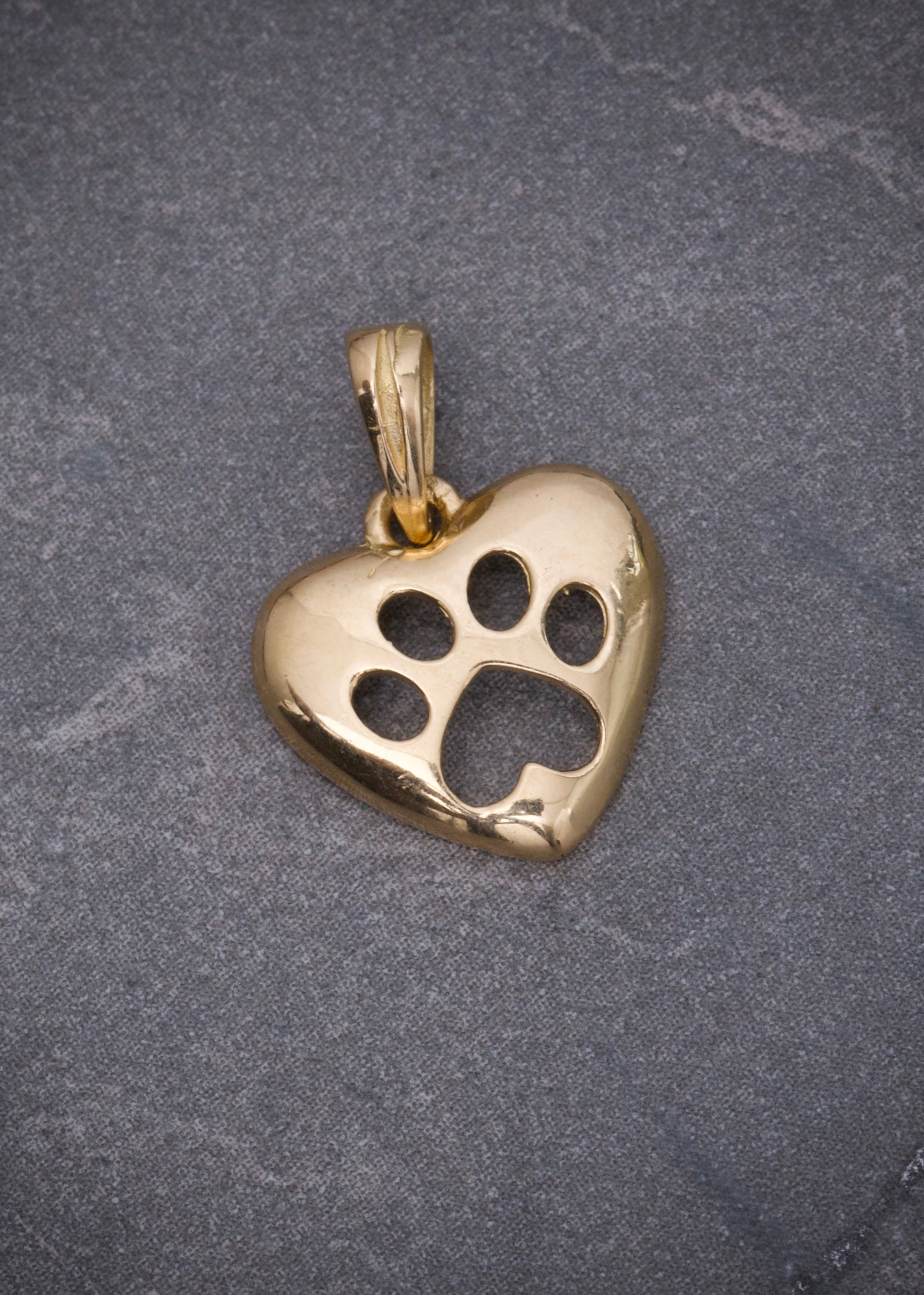 Dije huella de perro 1.4gr / Largo 1.6cm / Oro Amarillo Nac B