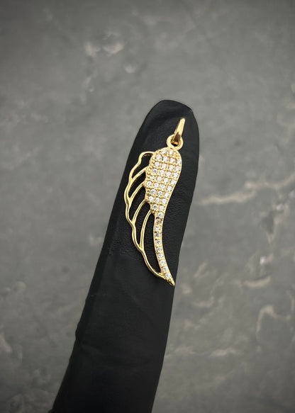 Dije ala con swarovski blanco 1.55gr / Largo 3cm / Oro Amarillo Nac B