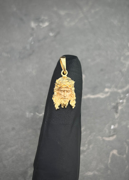 Dije rostro de jesus 2.2gr / Largo 2.1cm / Oro Amarillo Nac B