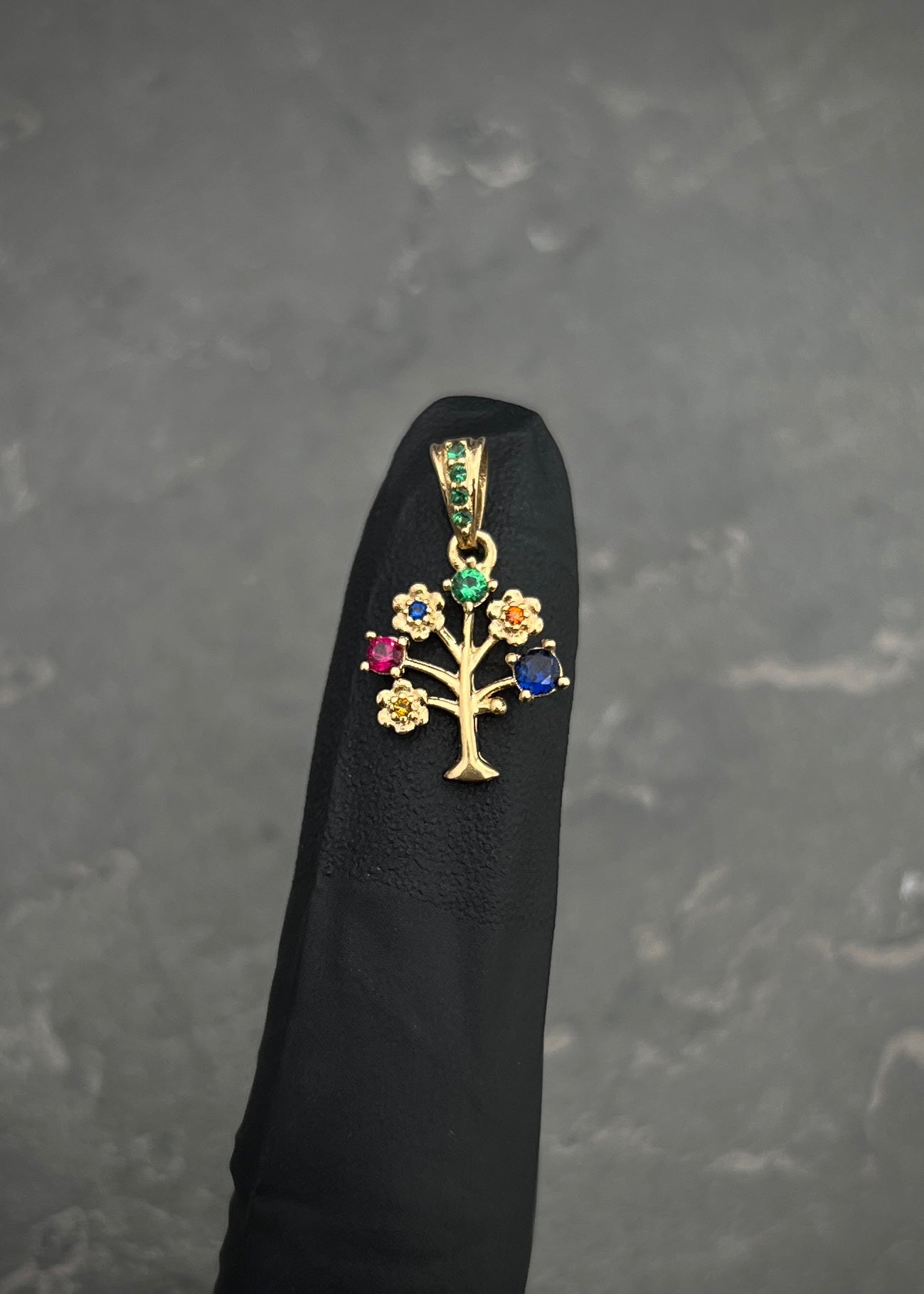 Dije arbol de la vida con swarovski multicolor 0.9gr / Largo 1.9cm / Oro Amarillo Nac B