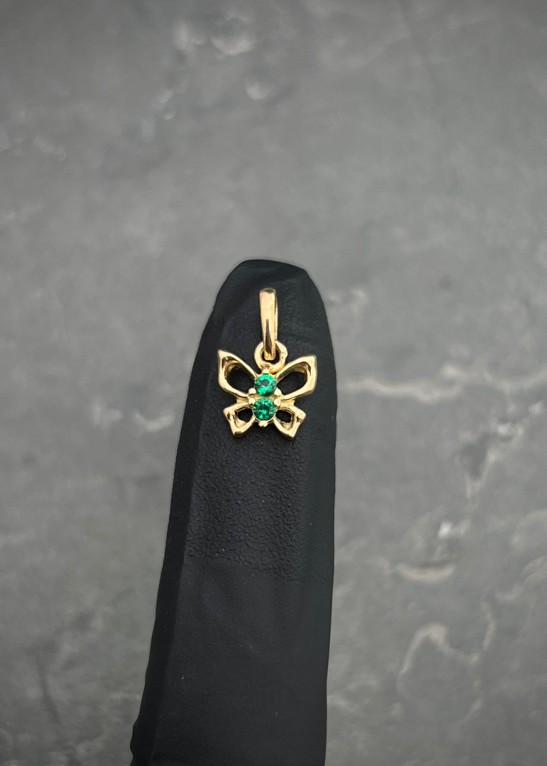 Dije mariposa con swarovski verde 0.7gr / Largo 1.2cm — Oro Amarillo