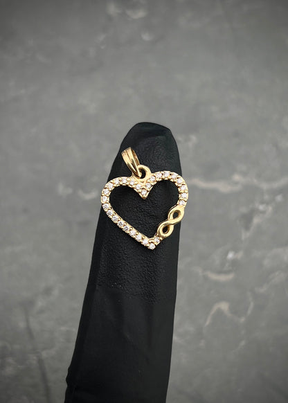 Dije corazon con swarovski blanco 1.2gr / Largo 1.8cm / Oro Amarillo Nac B