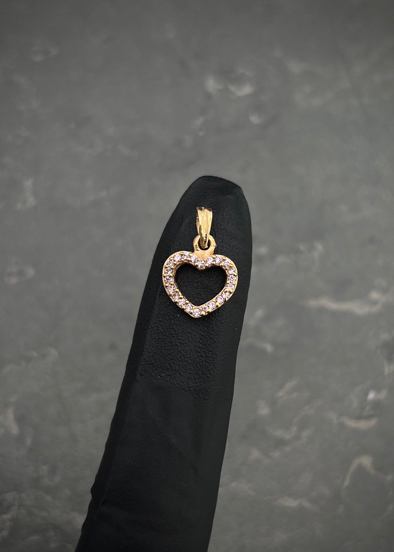 Dije corazon con swarovski rosa 0.95gr / Largo 1.5cm / Oro Amarillo Nac B