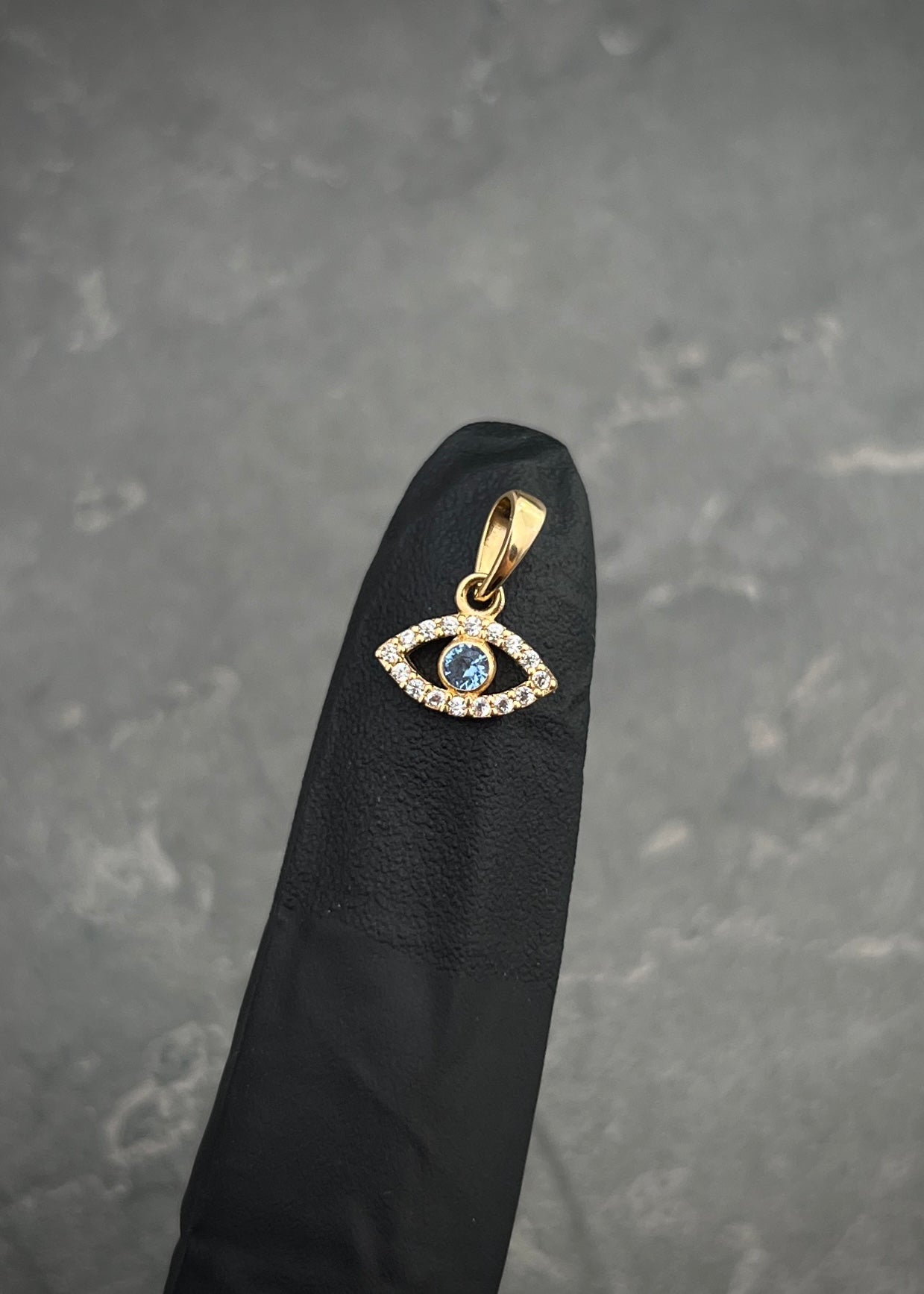 Dije ojo turco con swarovski azul y blanco 0.55gr / Largo 1.2cm / Oro Amarillo Nac B