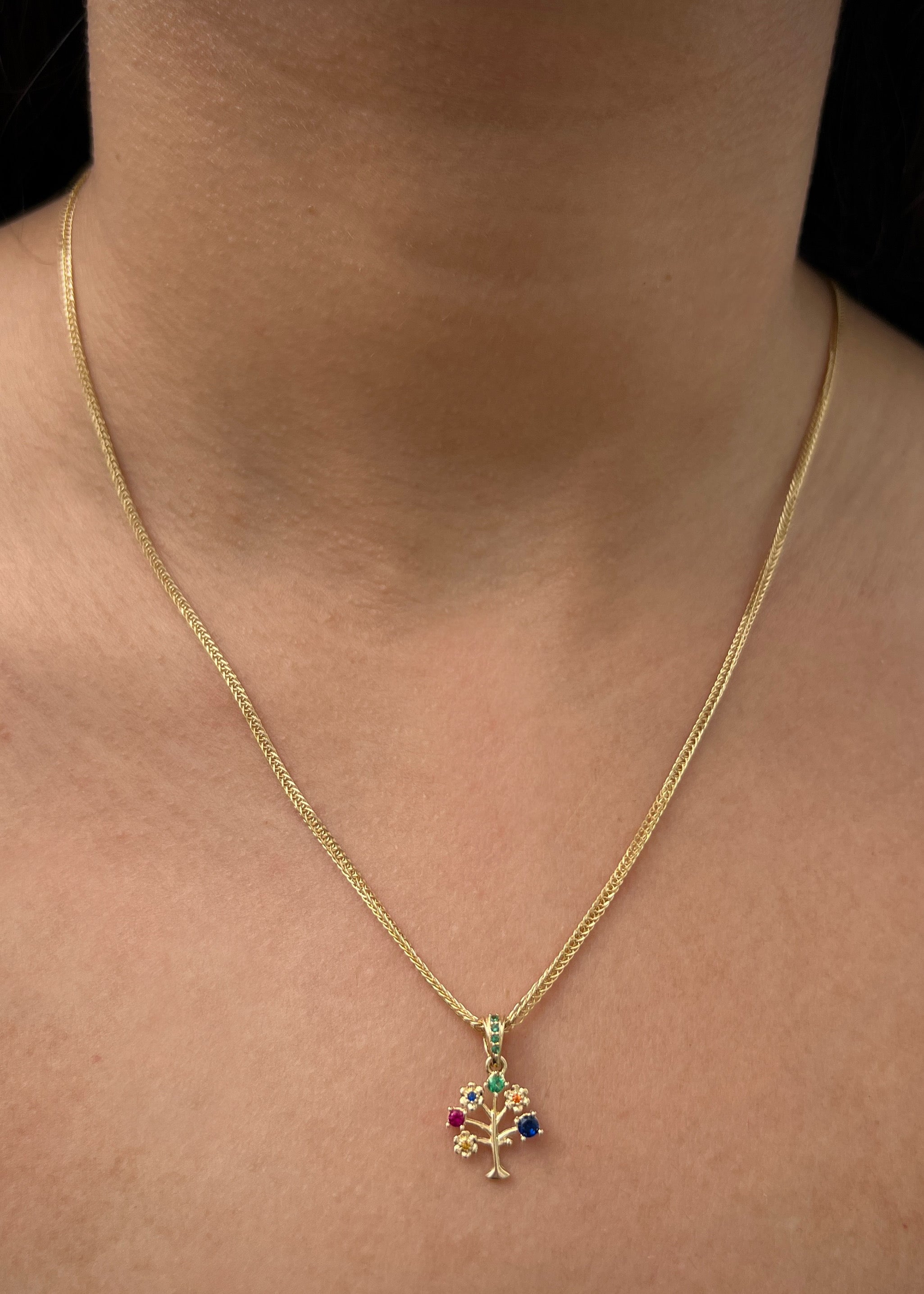 Dije arbol de la vida con swarovski multicolor 0.9gr / Largo 1.9cm / Oro Amarillo Nac B