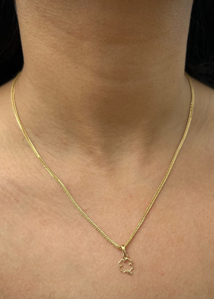 Dije silueta de trebol 0.4gr / Largo 1.4cm / Oro Amarillo Nac B