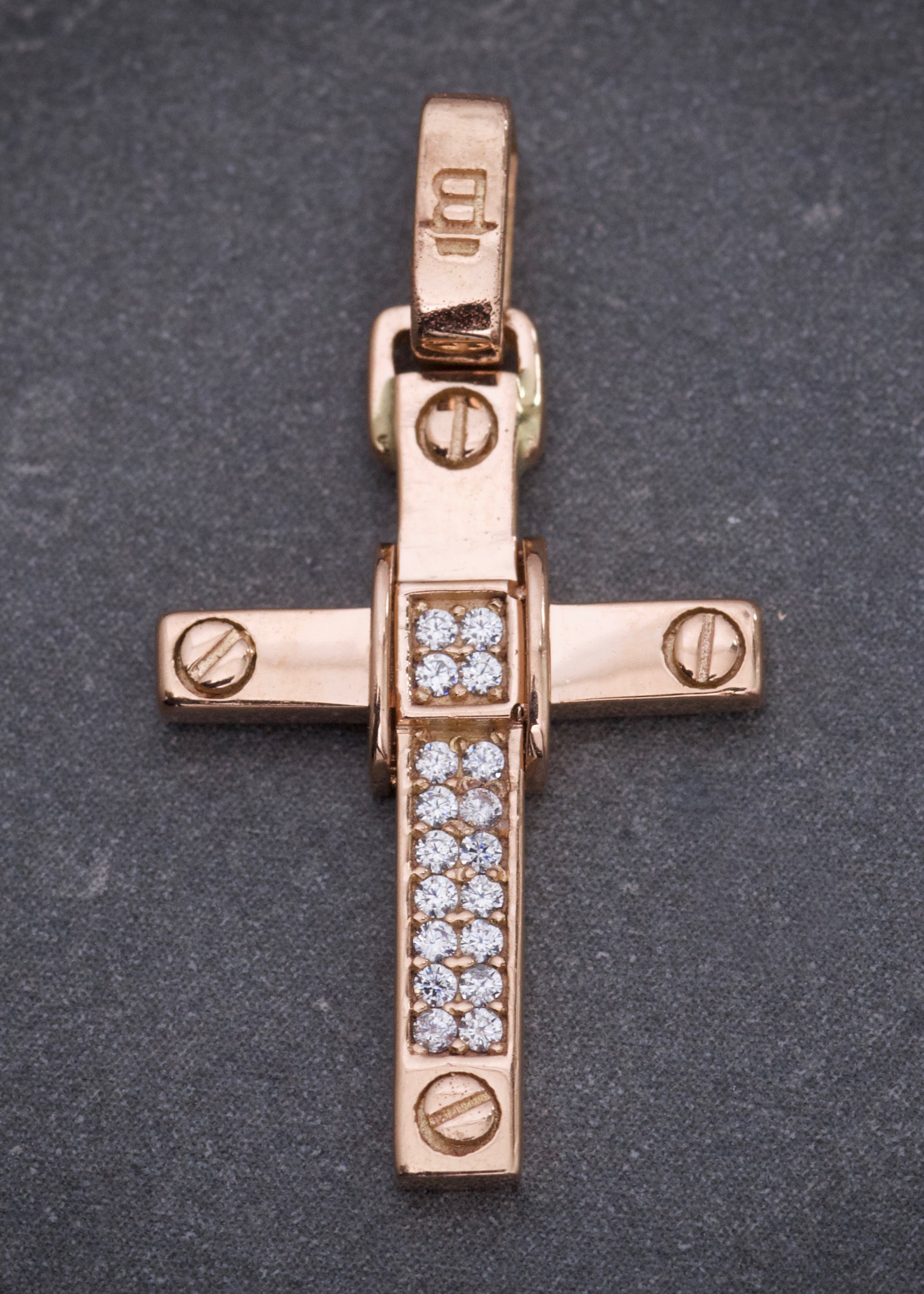 Dije cruz con swarovski blanco 1.8gr / Largo 2.5cm / Oro Rosado (Joya) B