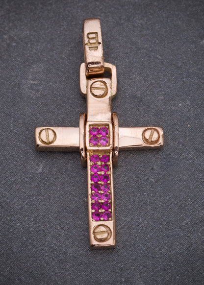 Dije cruz con swarovski fucsia 1.75gr / Largo 2.5cm — Oro Rosado
