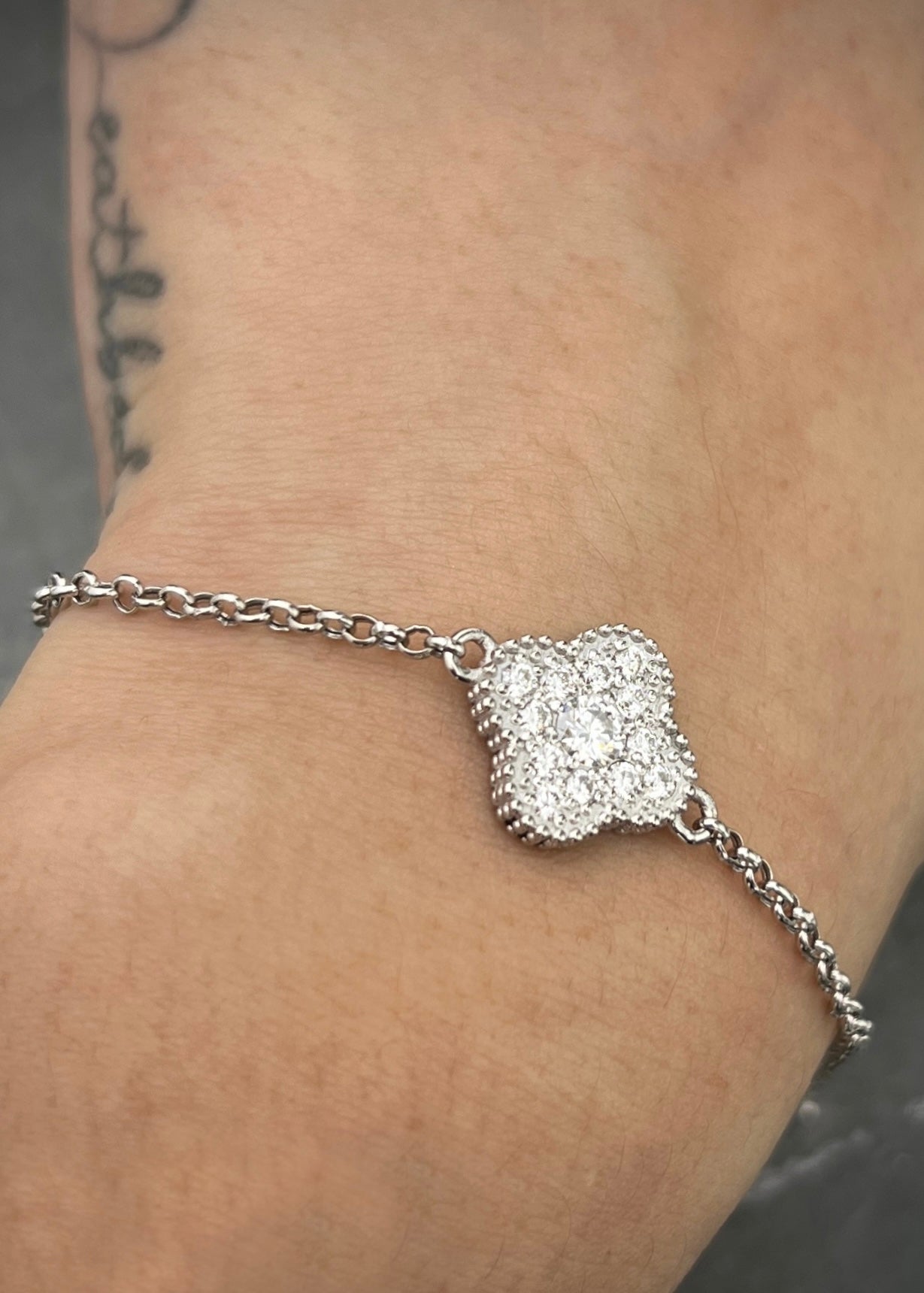 Pulso lucky clover con 65pts de moissanita 3.2gr / Largo 16cm / Oro Blanco (Joya) M