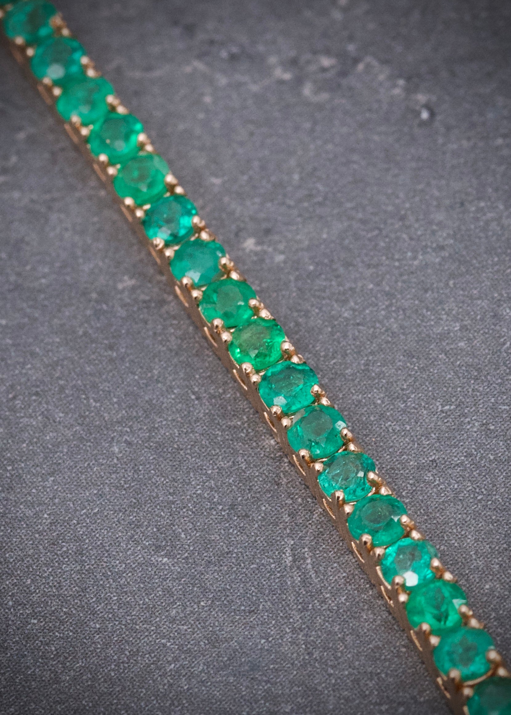 Pulso tenis con 421pts de esmeraldas 10.85gr / Largo 19.5cm / Oro Rosado (Joya) M